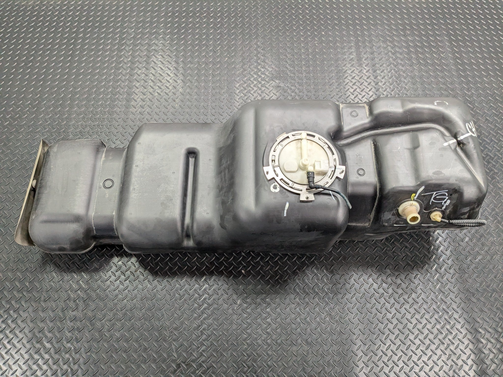 2005 - 2007 OEM NISSAN ARMADA FUEL GAS TANK RESERVOIR ASSEMBLY