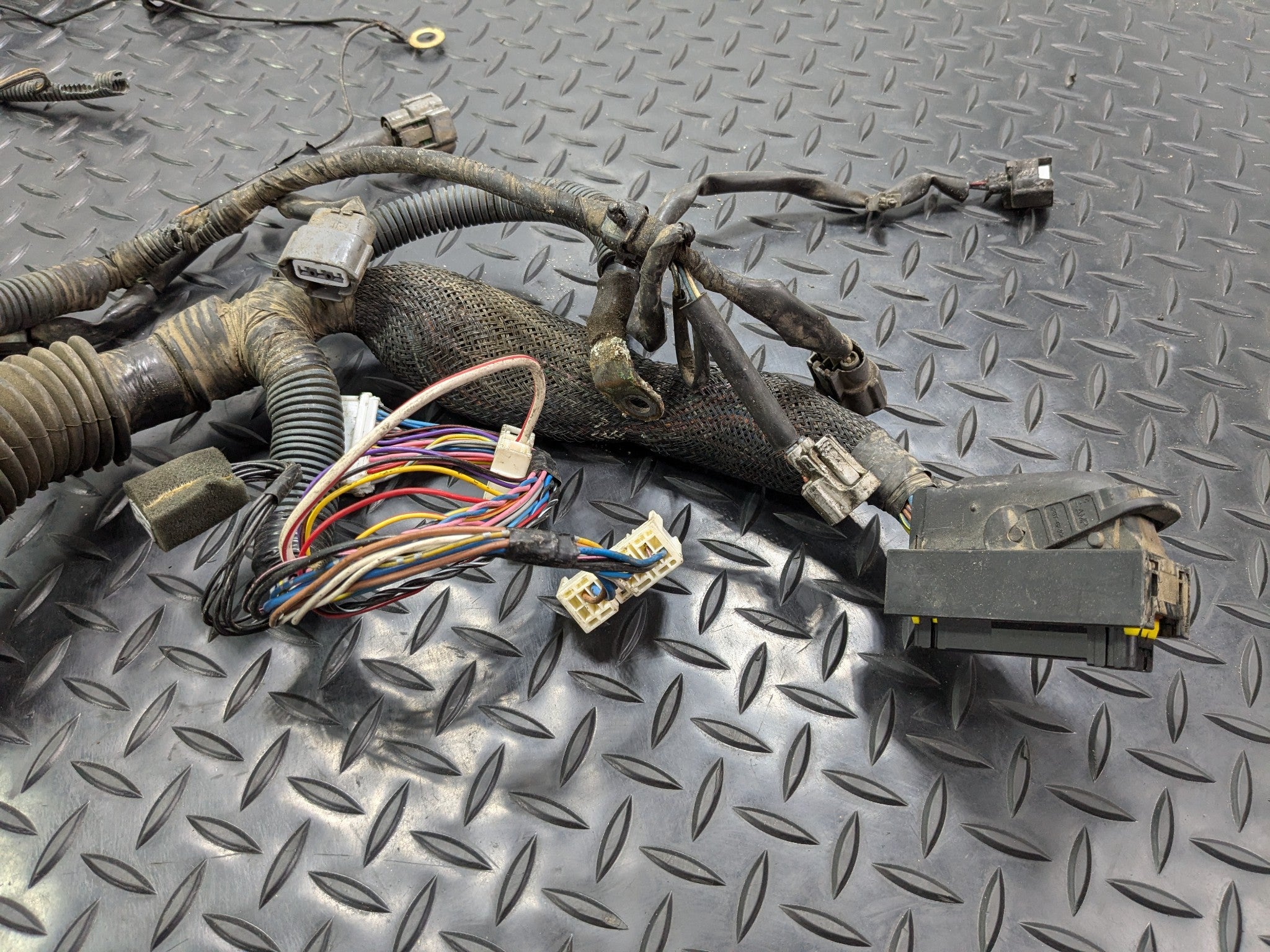 2005 - 2007 OEM NISSAN ARMADA ENGINE WIRE WIRING HARNESS