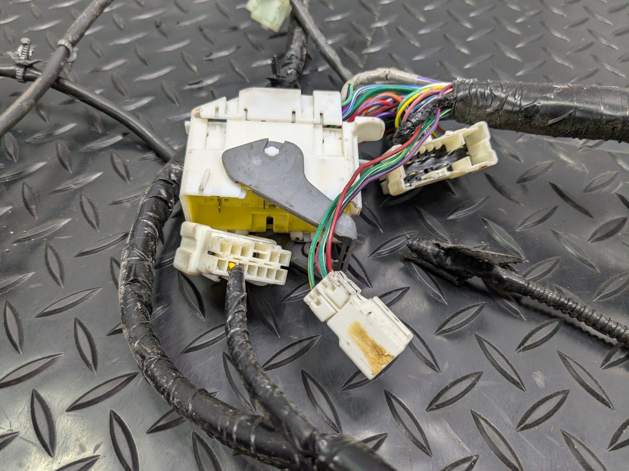 05 - 07 OEM NISSAN ARMADA RIGHT PASSENGER SIDE FLOOR BODY WIRE WIRING HARNESS