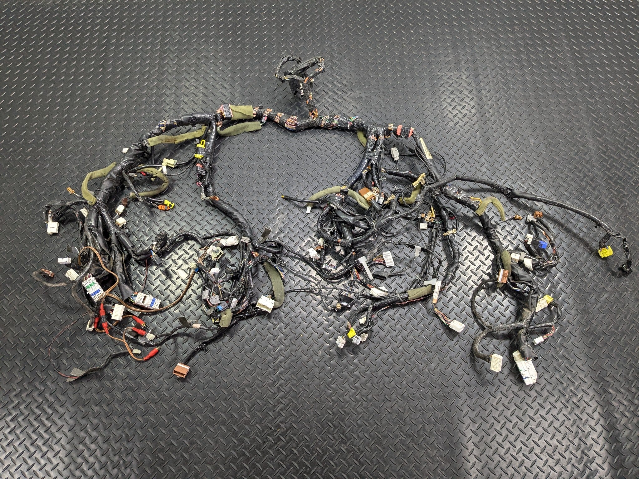 2005 - 2007 OEM NISSAN ARMADA CENTRAL UNDER DASH MAIN BODY WIRE WIRING HARNESS