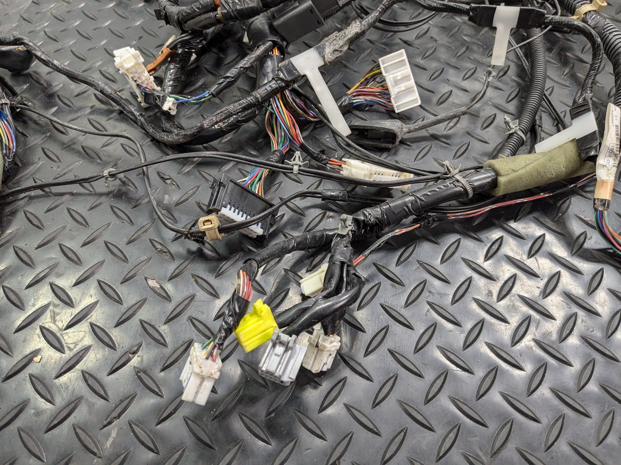 2005 - 2007 OEM NISSAN ARMADA CENTRAL UNDER DASH MAIN BODY WIRE WIRING HARNESS