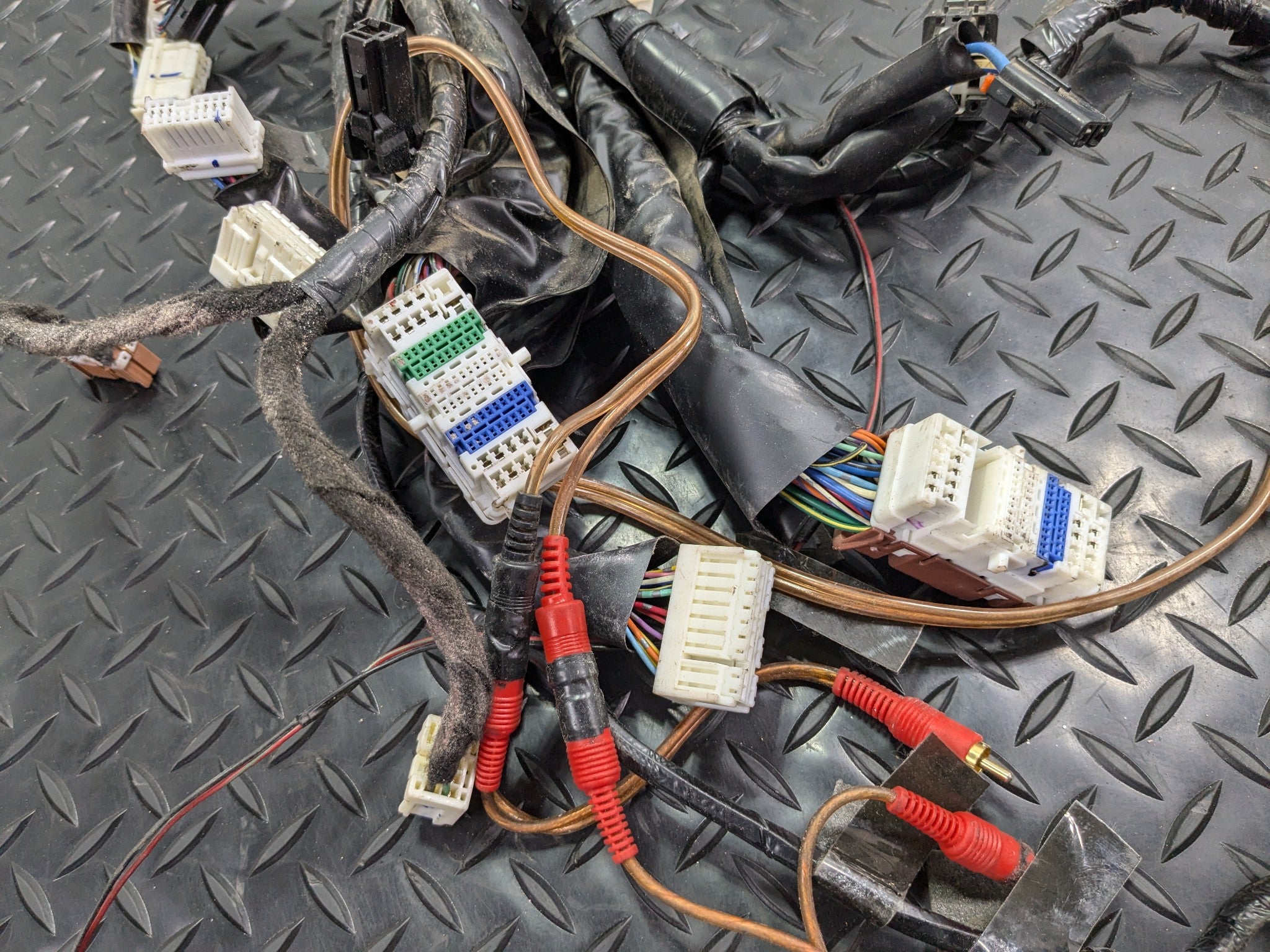 2005 - 2007 OEM NISSAN ARMADA CENTRAL UNDER DASH MAIN BODY WIRE WIRING HARNESS