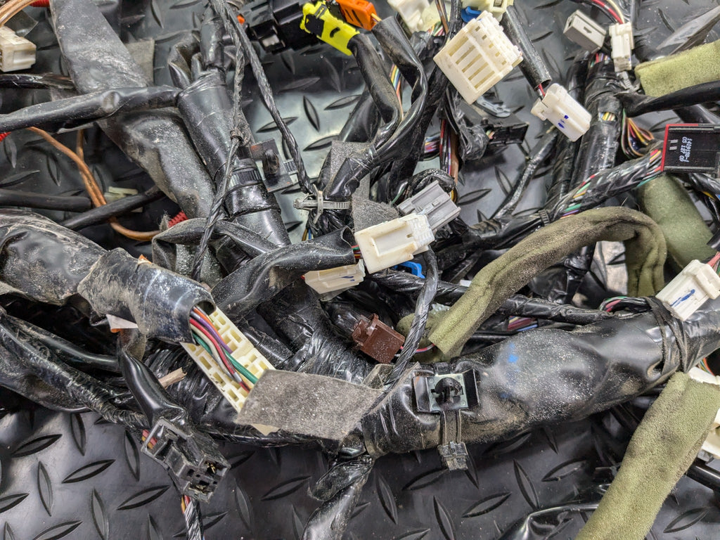 2005 - 2007 OEM NISSAN ARMADA CENTRAL UNDER DASH MAIN BODY WIRE WIRING HARNESS