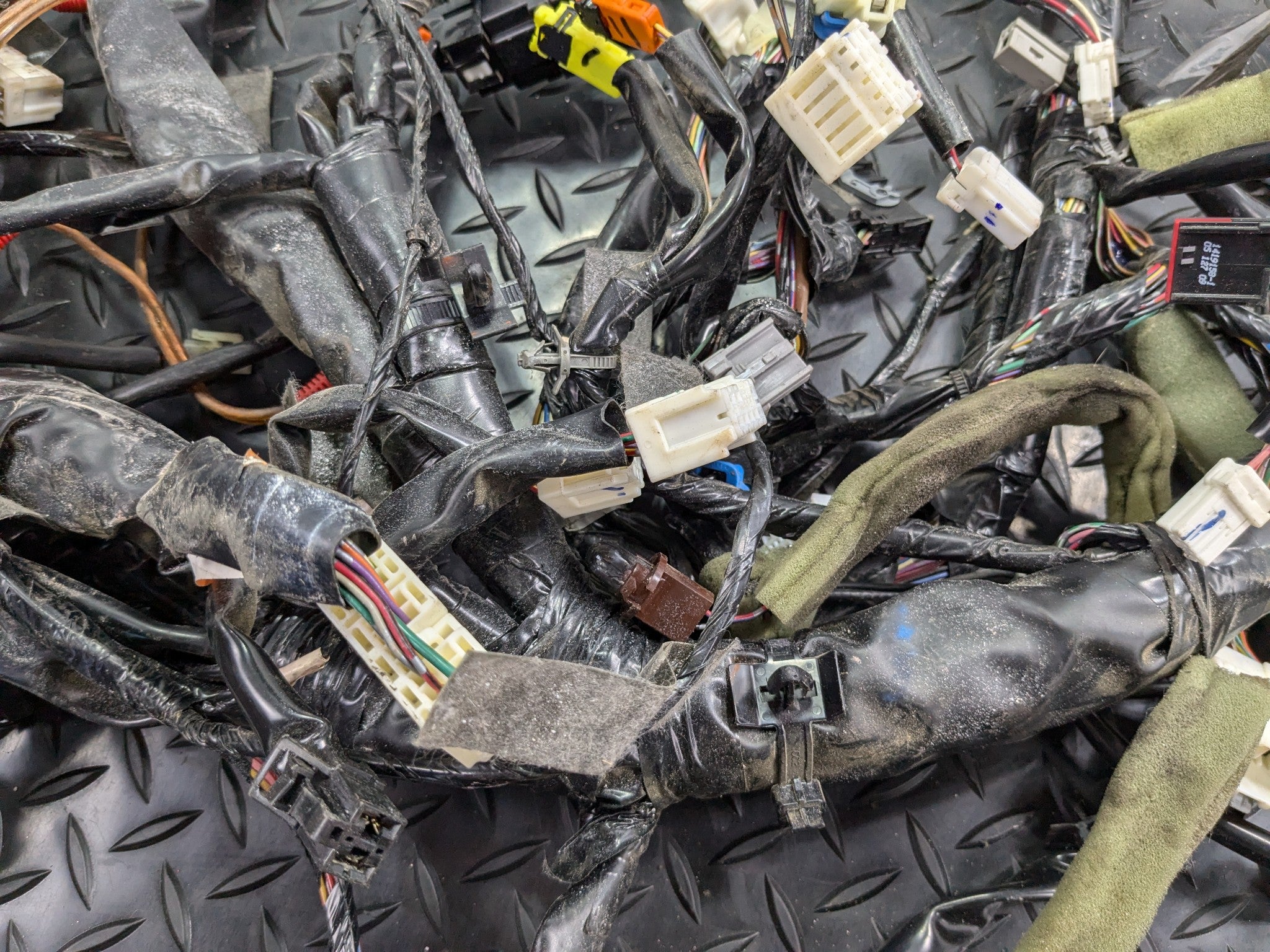 2005 - 2007 OEM NISSAN ARMADA CENTRAL UNDER DASH MAIN BODY WIRE WIRING HARNESS