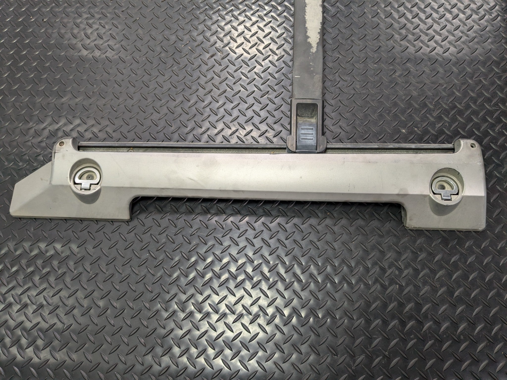 05 - 07 OEM NISSAN ARMADA LEFT AND RIGHT ROOF LUGGAGE CROSS BAR RAIL RACK SET