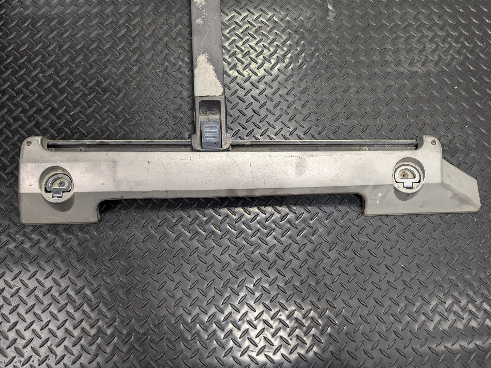 05 - 07 OEM NISSAN ARMADA LEFT AND RIGHT ROOF LUGGAGE CROSS BAR RAIL RACK SET