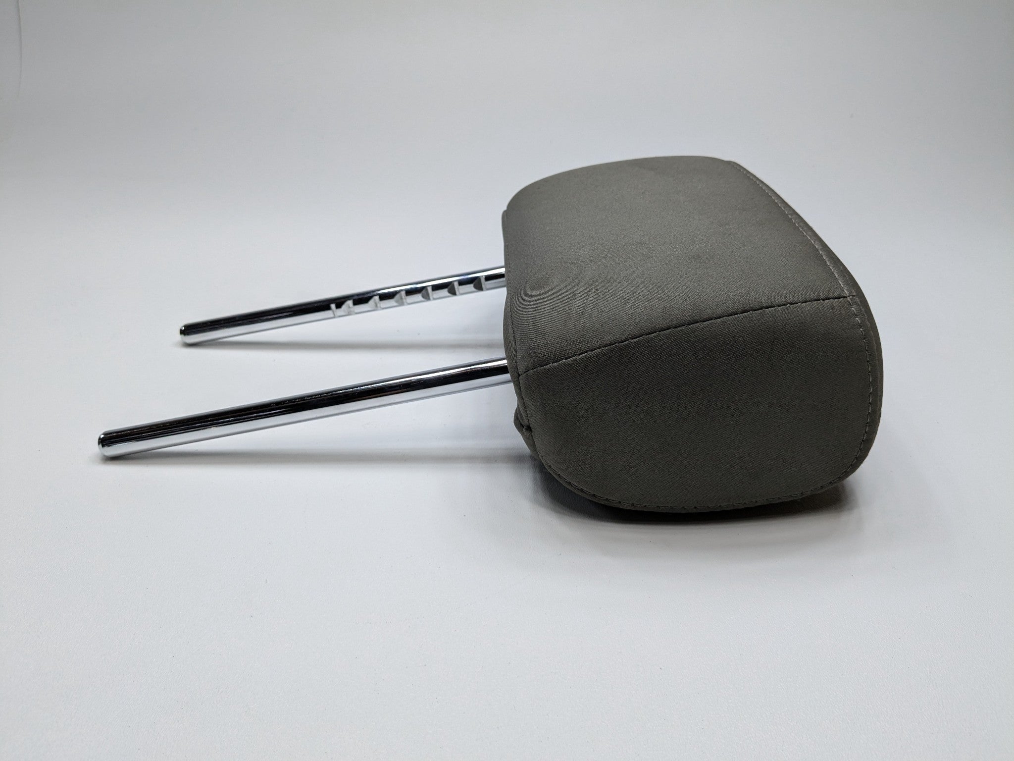 2005 - 2007 OEM NISSAN ARMADA REAR LEFT SECOND ROW SEAT HEADREST GRAY CLOTH
