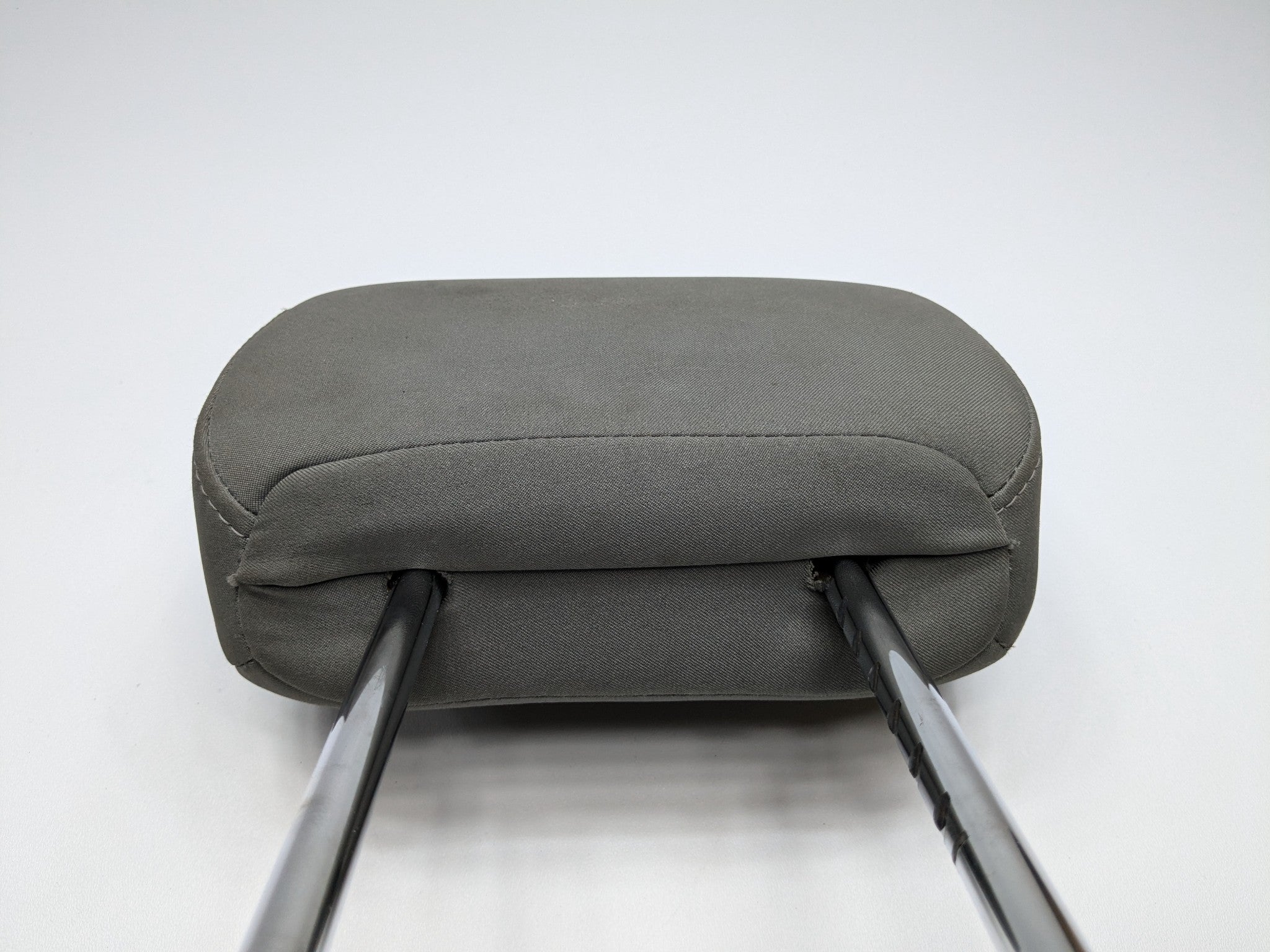 2005 - 2007 OEM NISSAN ARMADA REAR LEFT SECOND ROW SEAT HEADREST GRAY CLOTH