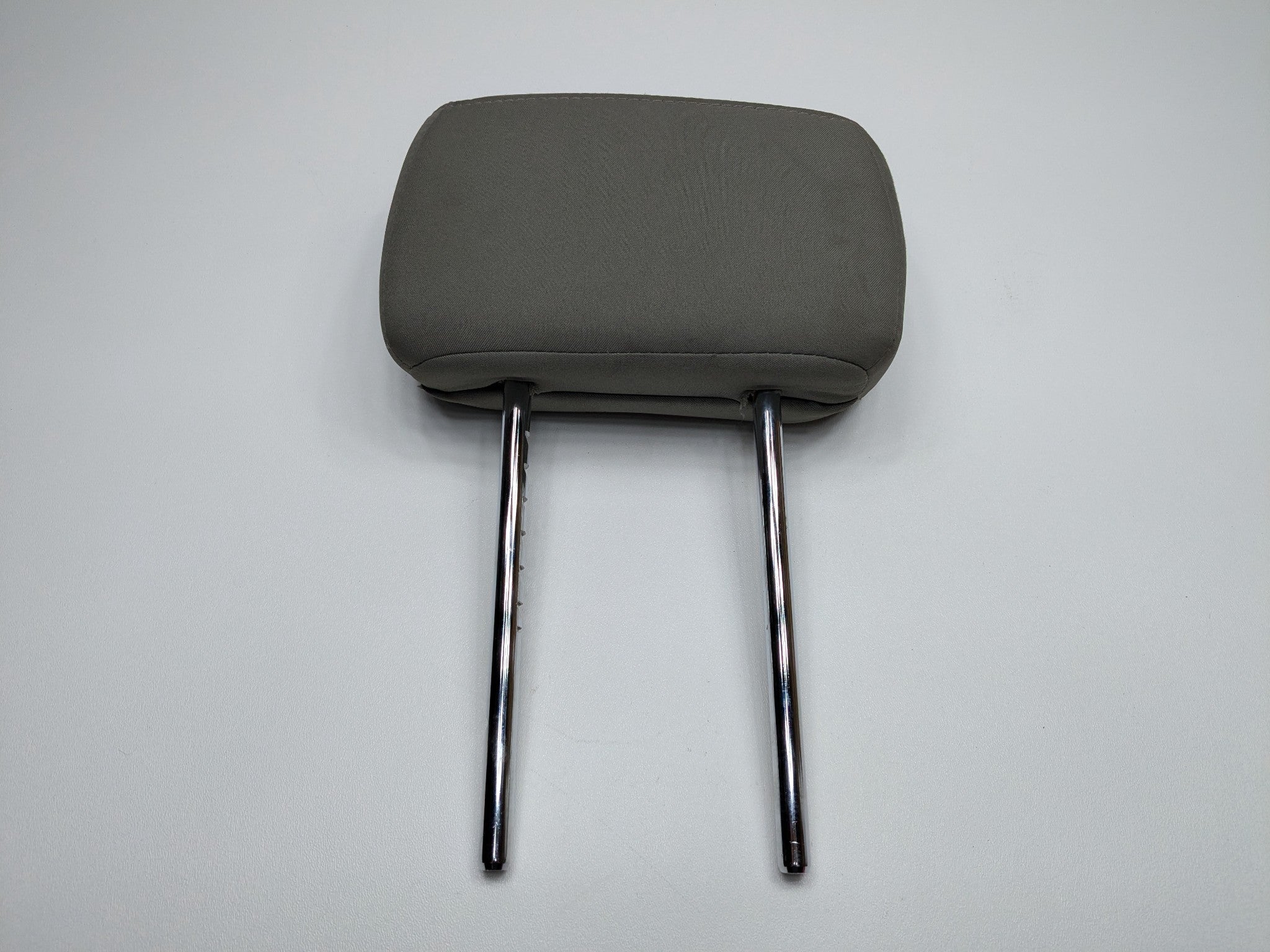 2005 - 2007 OEM NISSAN ARMADA REAR RIGHT SECOND ROW SEAT HEADREST GRAY CLOTH