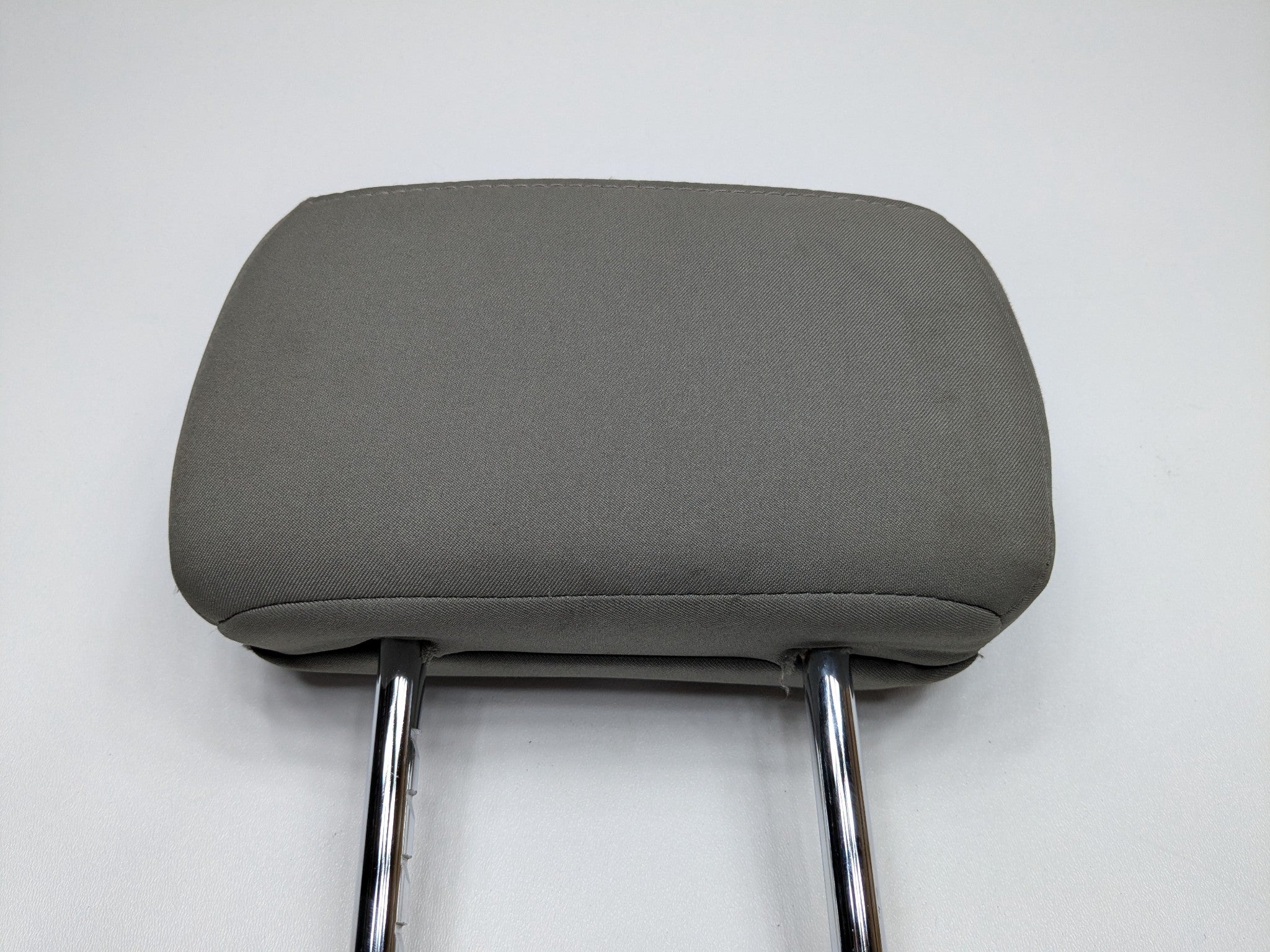 2005 - 2007 OEM NISSAN ARMADA REAR RIGHT SECOND ROW SEAT HEADREST GRAY CLOTH