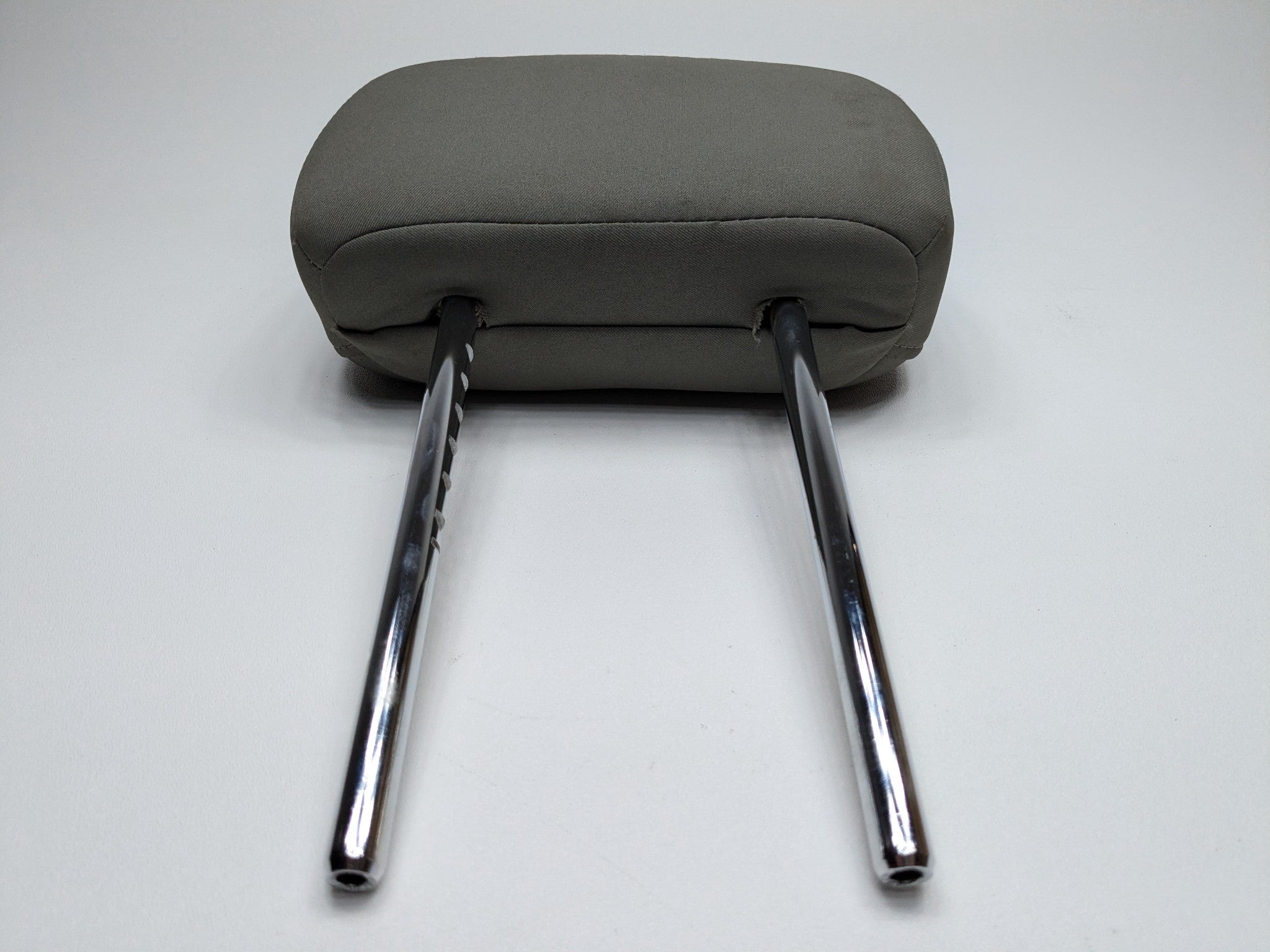 2005 - 2007 OEM NISSAN ARMADA REAR RIGHT SECOND ROW SEAT HEADREST GRAY CLOTH