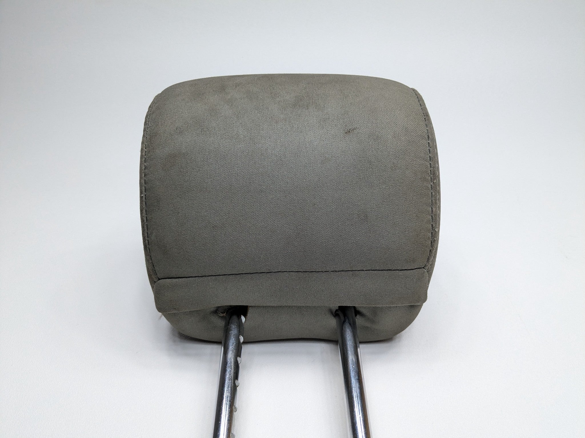 2005 - 2007 OEM NISSAN ARMADA SECOND ROW CENTRAL SEAT HEADREST GRAY CLOTH