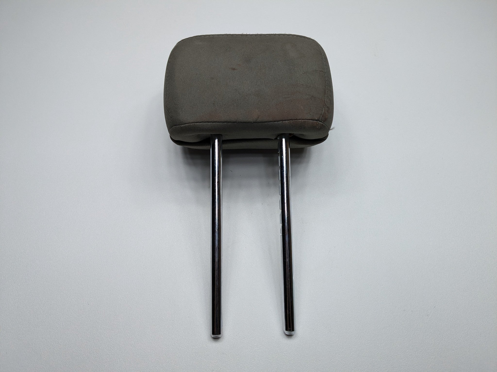 2005 - 2007 OEM NISSAN ARMADA SECOND ROW CENTRAL SEAT HEADREST GRAY CLOTH