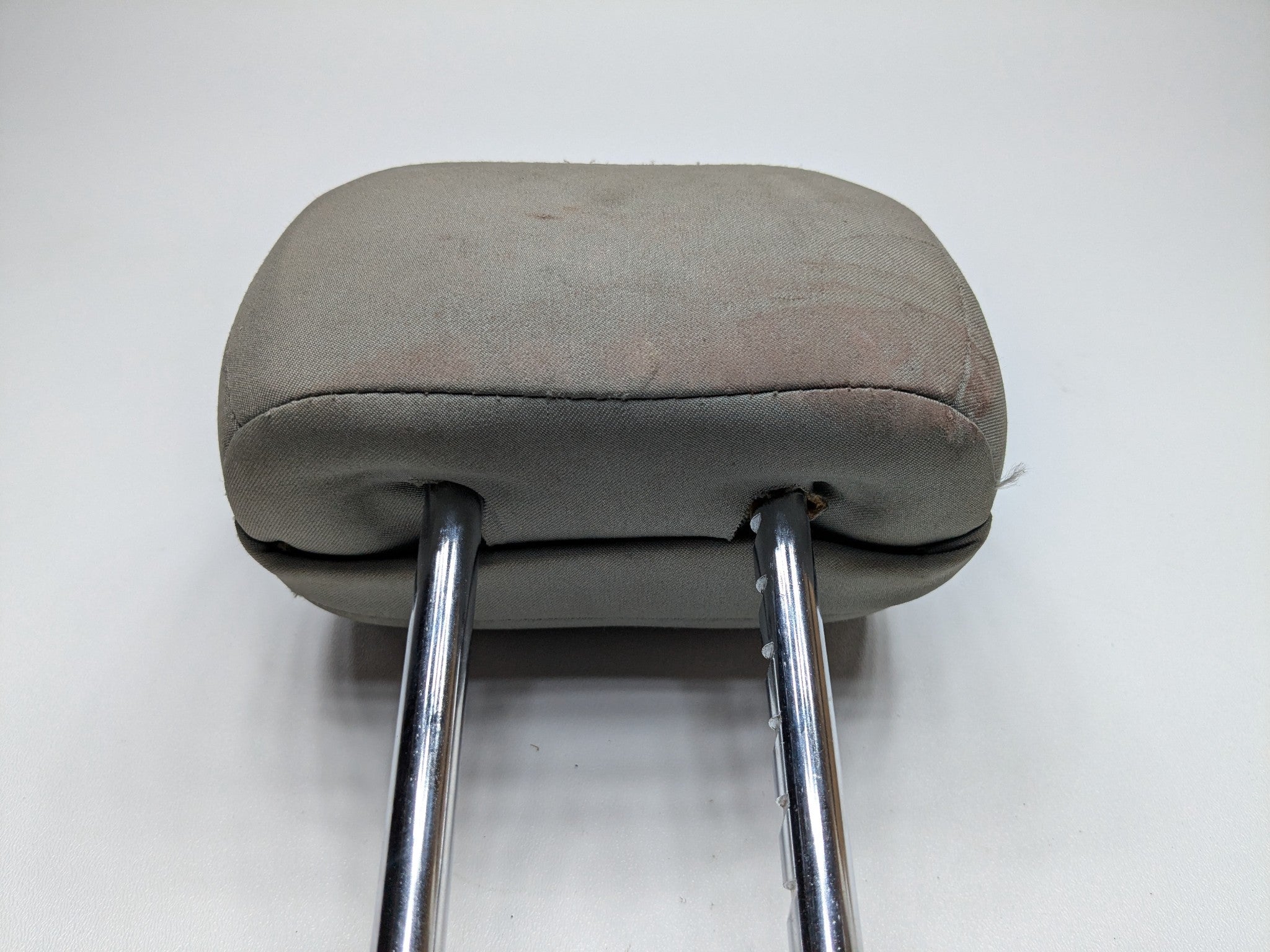 2005 - 2007 OEM NISSAN ARMADA SECOND ROW CENTRAL SEAT HEADREST GRAY CLOTH