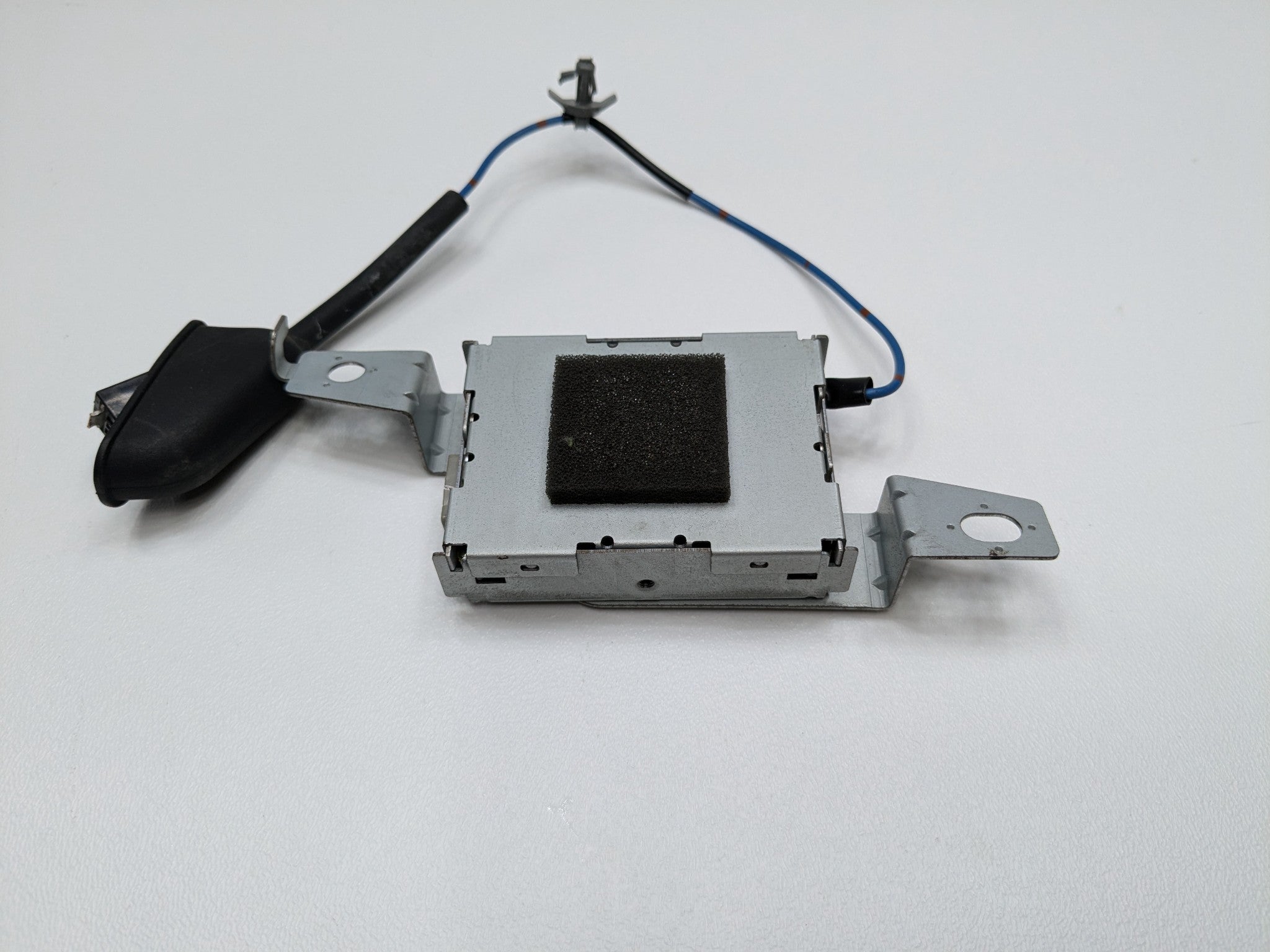 2005 - 2007 OEM NISSAN ARMADA RADIO ANTENNA AMPLIFIER MODULE