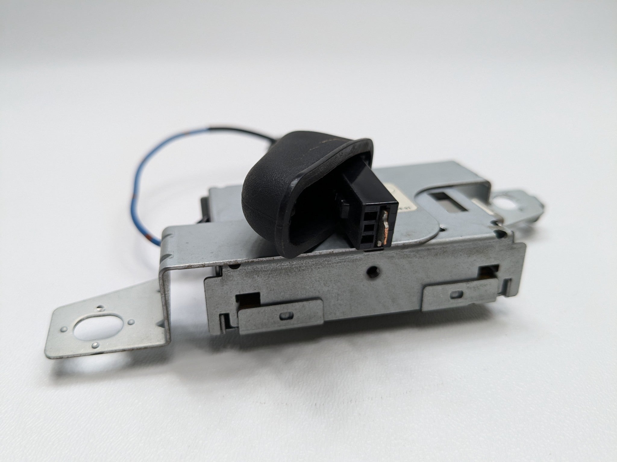 2005 - 2007 OEM NISSAN ARMADA RADIO ANTENNA AMPLIFIER MODULE