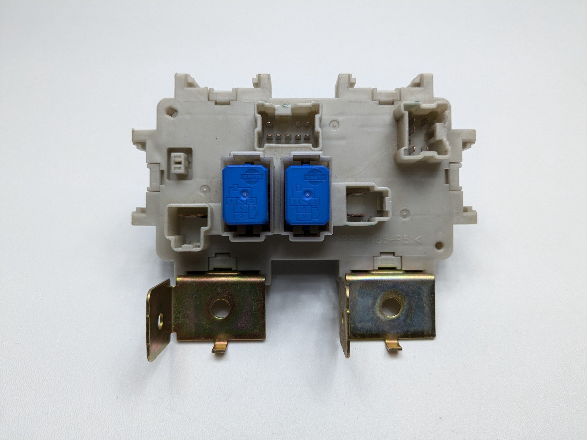 2005 - 2007 OEM NISSAN ARMADA DASH INTERIOR RELAY JUNCTION BLOCK CABIN FUSE BOX