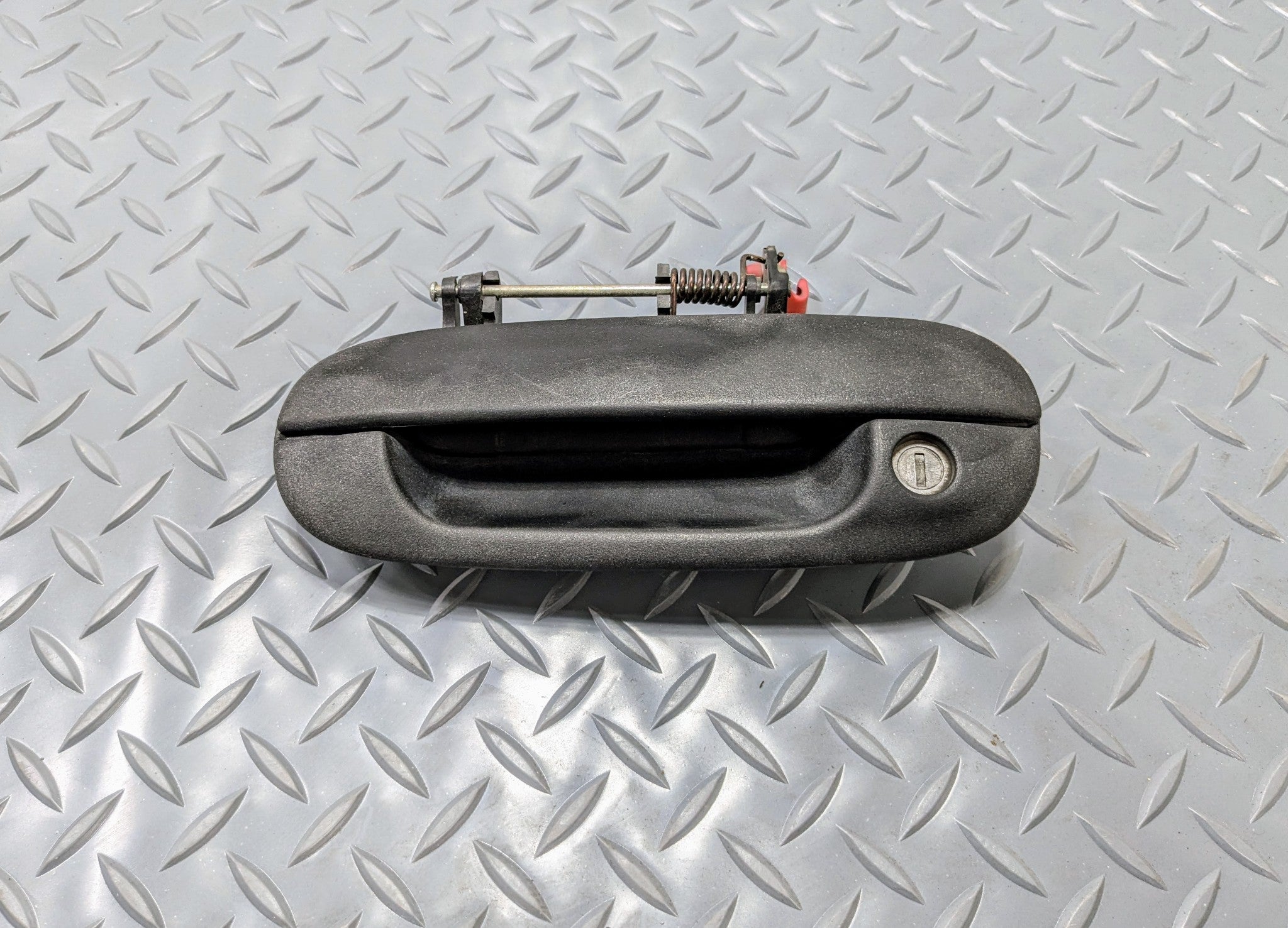 05 - 07 OEM CHEVROLET TRAILBLAZER FRONT LEFT DRIVER SIDE EXTERIOR DOOR HANDLE