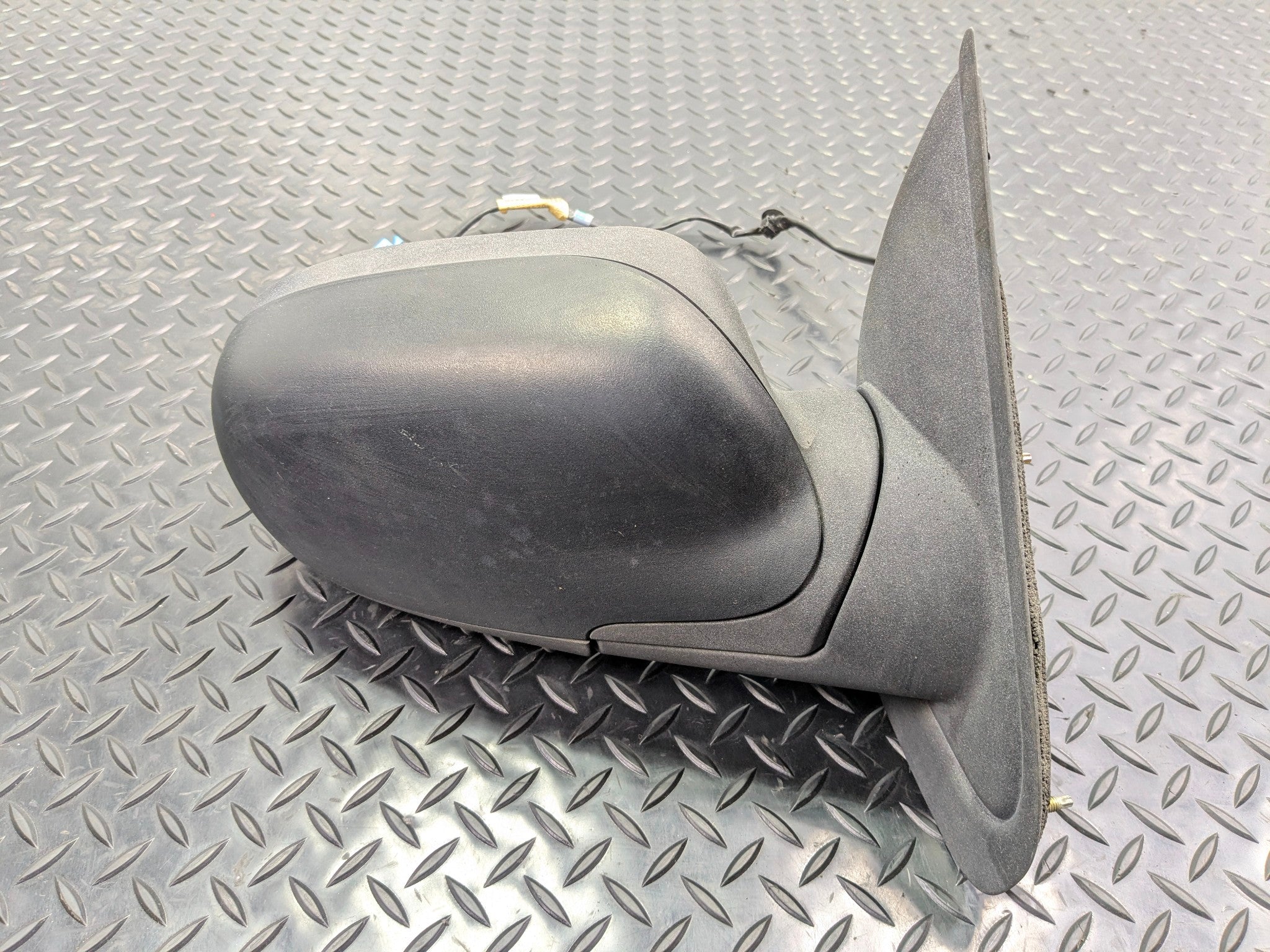05 - 07 OEM CHEVROLET TRAILBLAZER FRONT RIGHT PASSENGER SIDE DOOR VIEW MIRROR