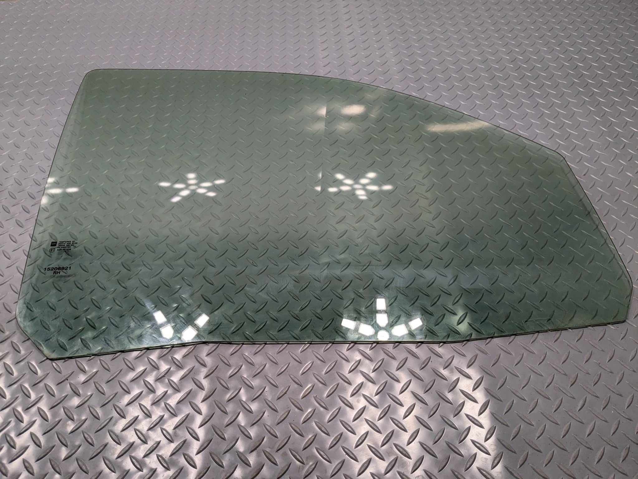 05 - 07 OEM CHEVROLET TRAILBLAZER FRONT RIGHT PASSENGER SIDE DOOR WINDOW GLASS