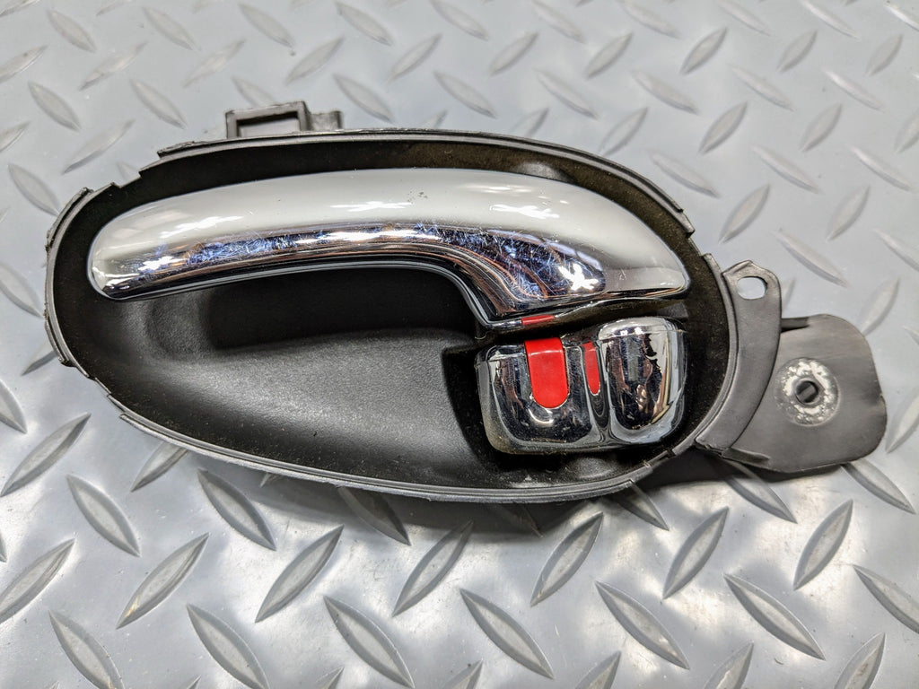 05 - 07 OEM CHEVROLET TRAILBLAZER FRONT LEFT DRIVER SIDE INTERIOR DOOR HANDLE