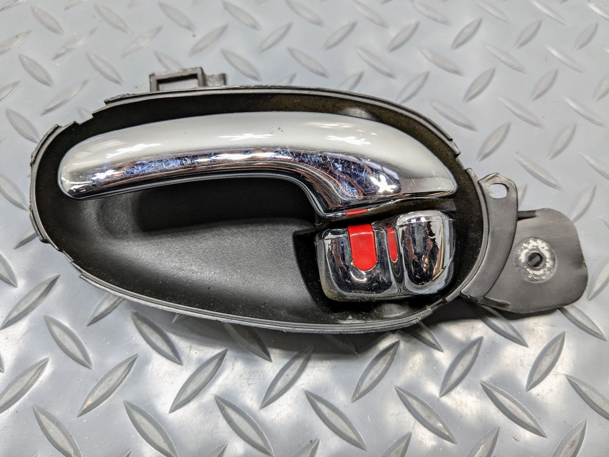 05 - 07 OEM CHEVROLET TRAILBLAZER FRONT LEFT DRIVER SIDE INTERIOR DOOR HANDLE