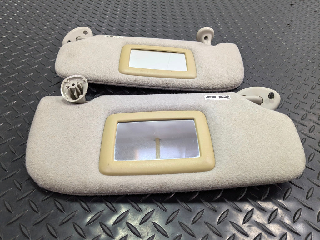 05 - 07 OEM CHEVROLET TRAILBLAZER FRONT LEFT AND RIGHT INTERIOR ROOF SUN VISOR