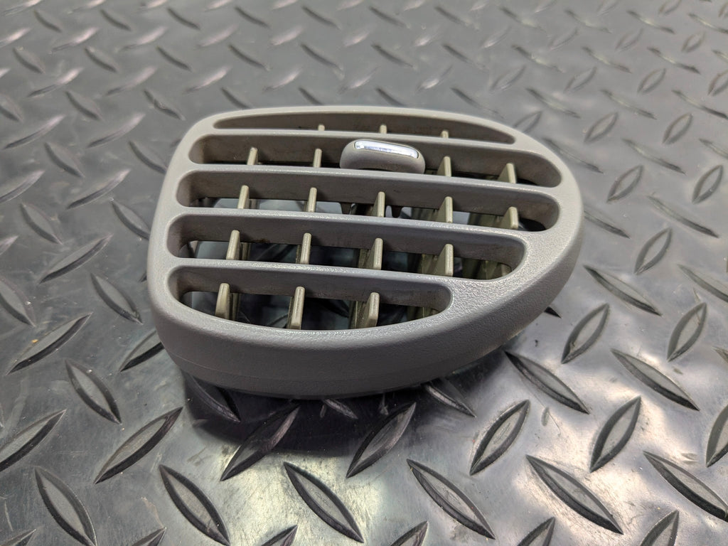 05 - 07 OEM CHEVROLET TRAILBLAZER LEFT DRIVER SIDE DASH AIR VENT FILTER GRILLE