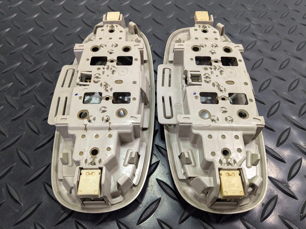 05 - 07 OEM CHEVROLET TRAILBLAZER REAR LEFT AND RIGHT INTERIOR DOME LIGHT LAMP