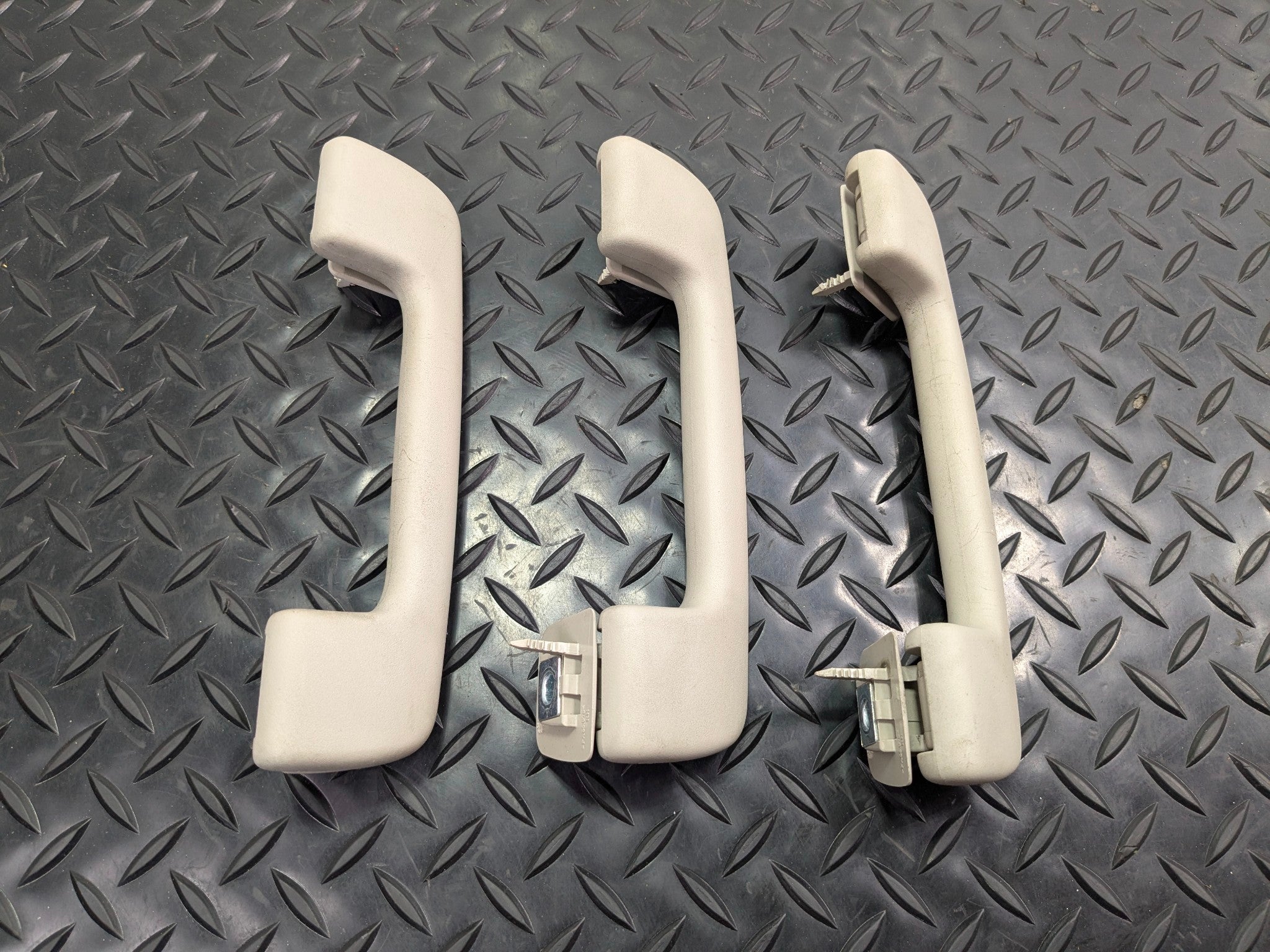 05 - 07 OEM CHEVROLET TRAILBLAZER FRONT AND REAR INTERIOR UPPER GRAB GRIP SET