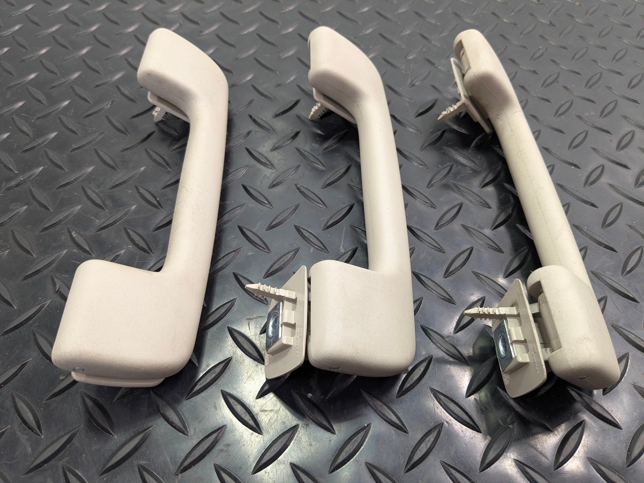 05 - 07 OEM CHEVROLET TRAILBLAZER FRONT AND REAR INTERIOR UPPER GRAB GRIP SET