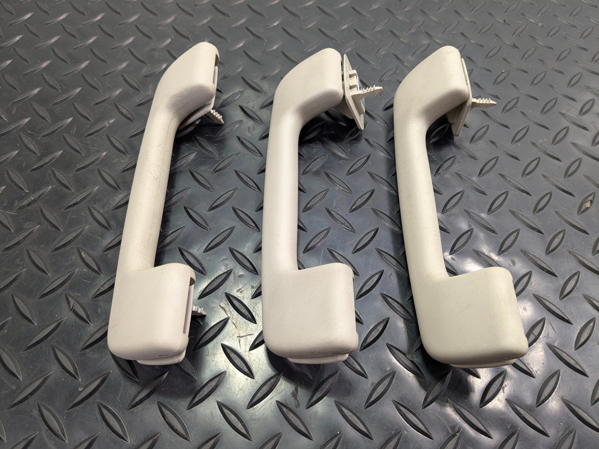 05 - 07 OEM CHEVROLET TRAILBLAZER FRONT AND REAR INTERIOR UPPER GRAB GRIP SET