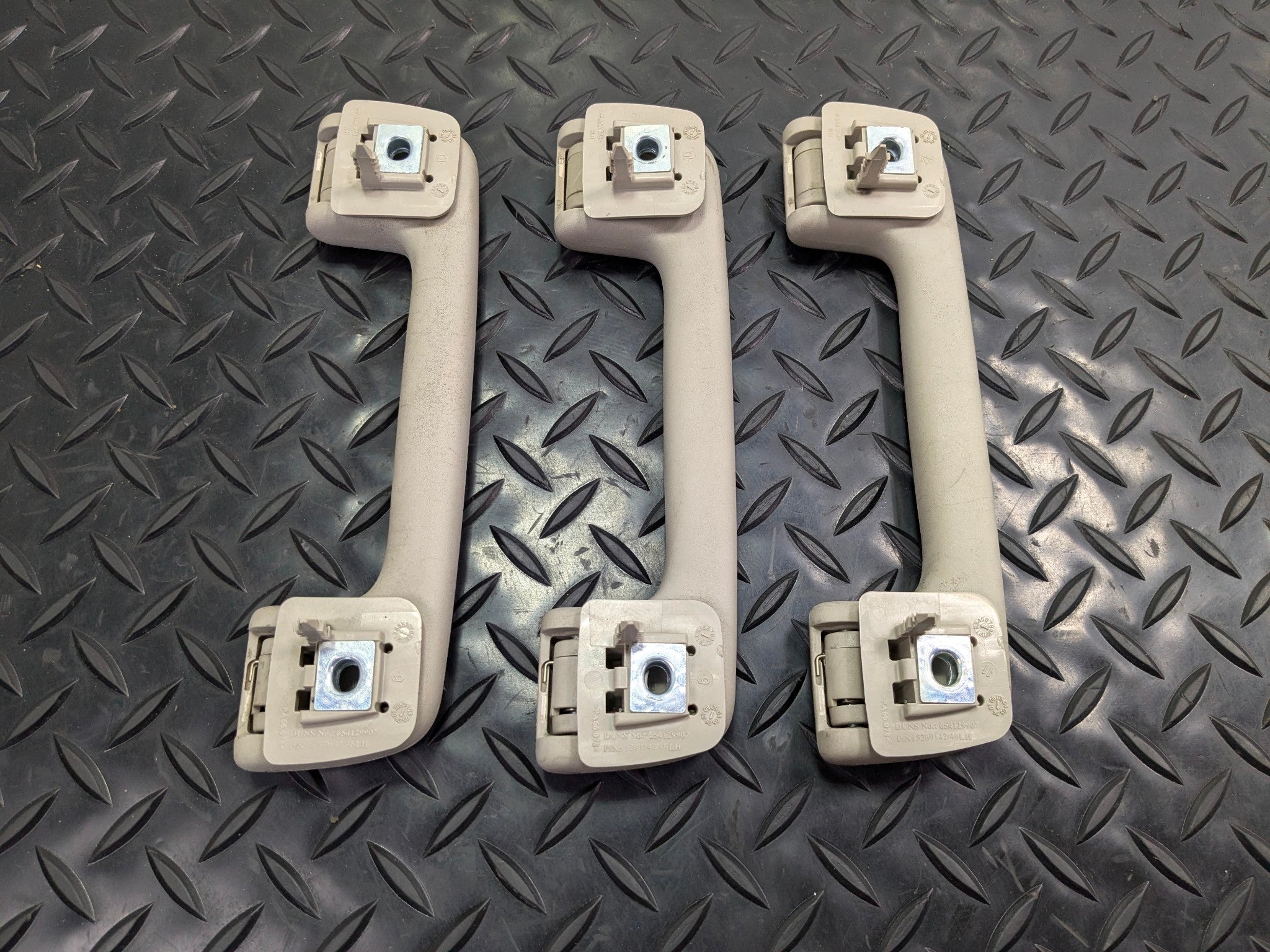 05 - 07 OEM CHEVROLET TRAILBLAZER FRONT AND REAR INTERIOR UPPER GRAB GRIP SET