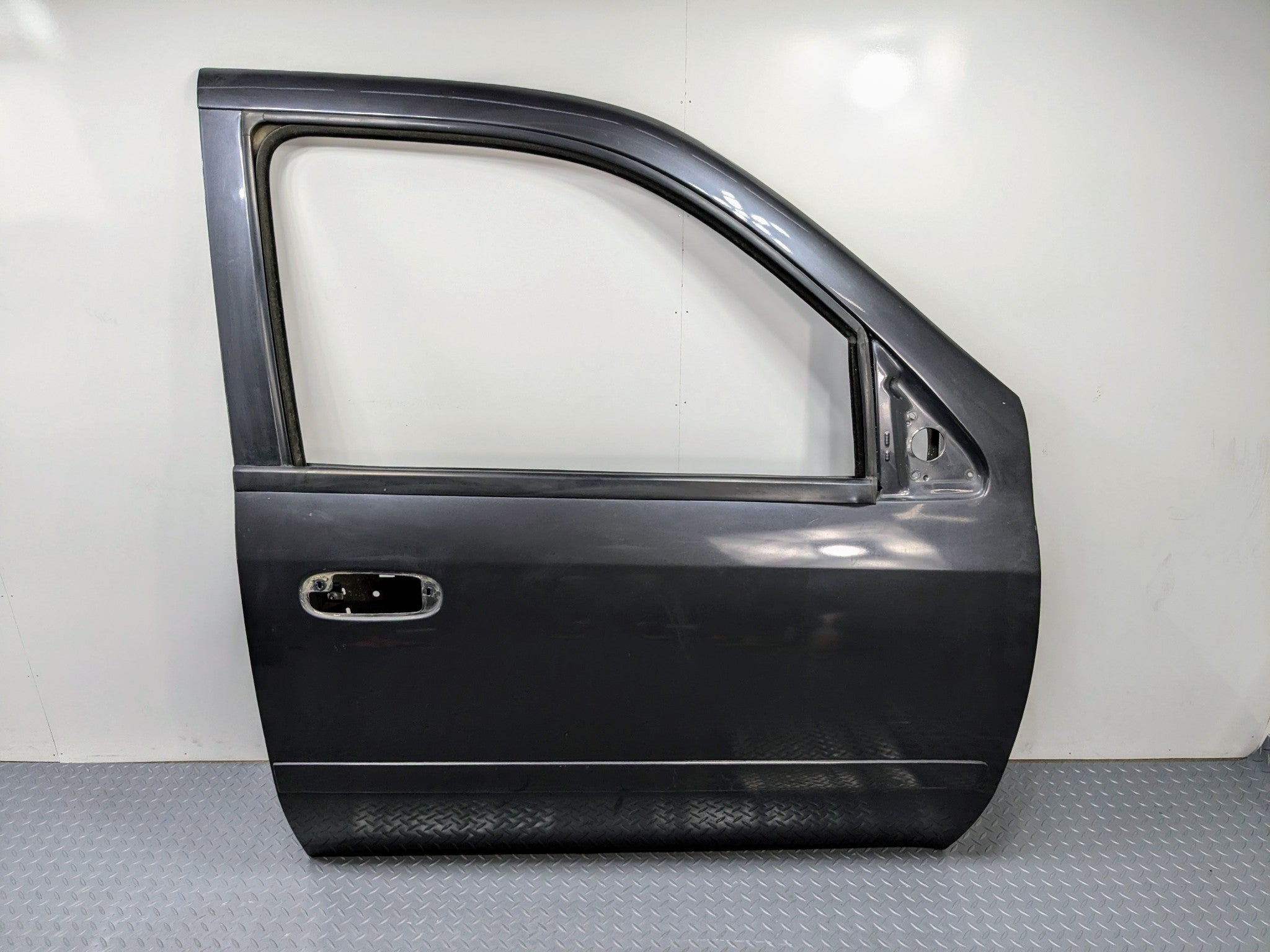 05 - 07 OEM CHEVROLET TRAILBLAZER FRONT RIGHT PASSENGER SIDE DOOR SHELL PANEL