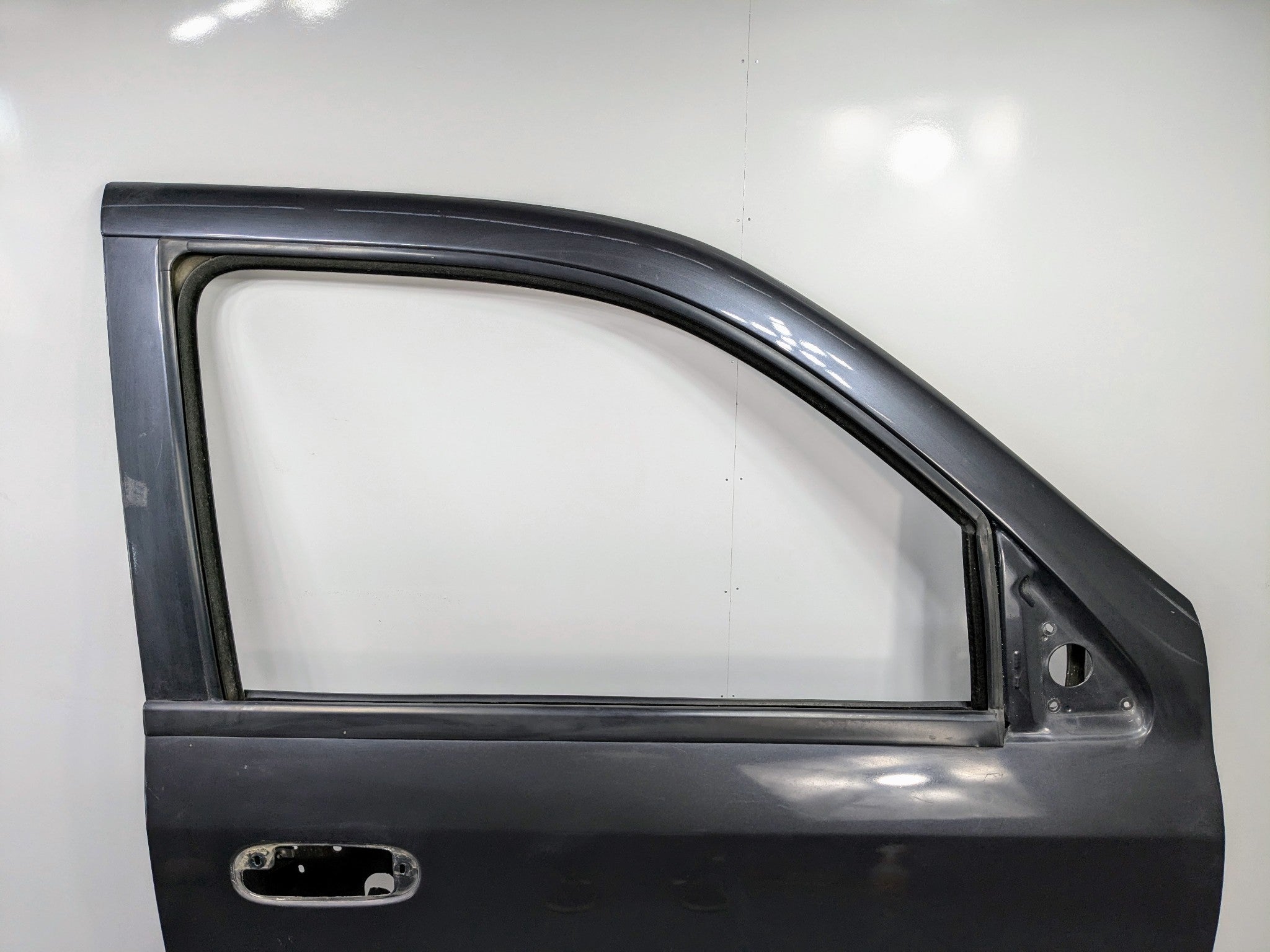05 - 07 OEM CHEVROLET TRAILBLAZER FRONT RIGHT PASSENGER SIDE DOOR SHELL PANEL