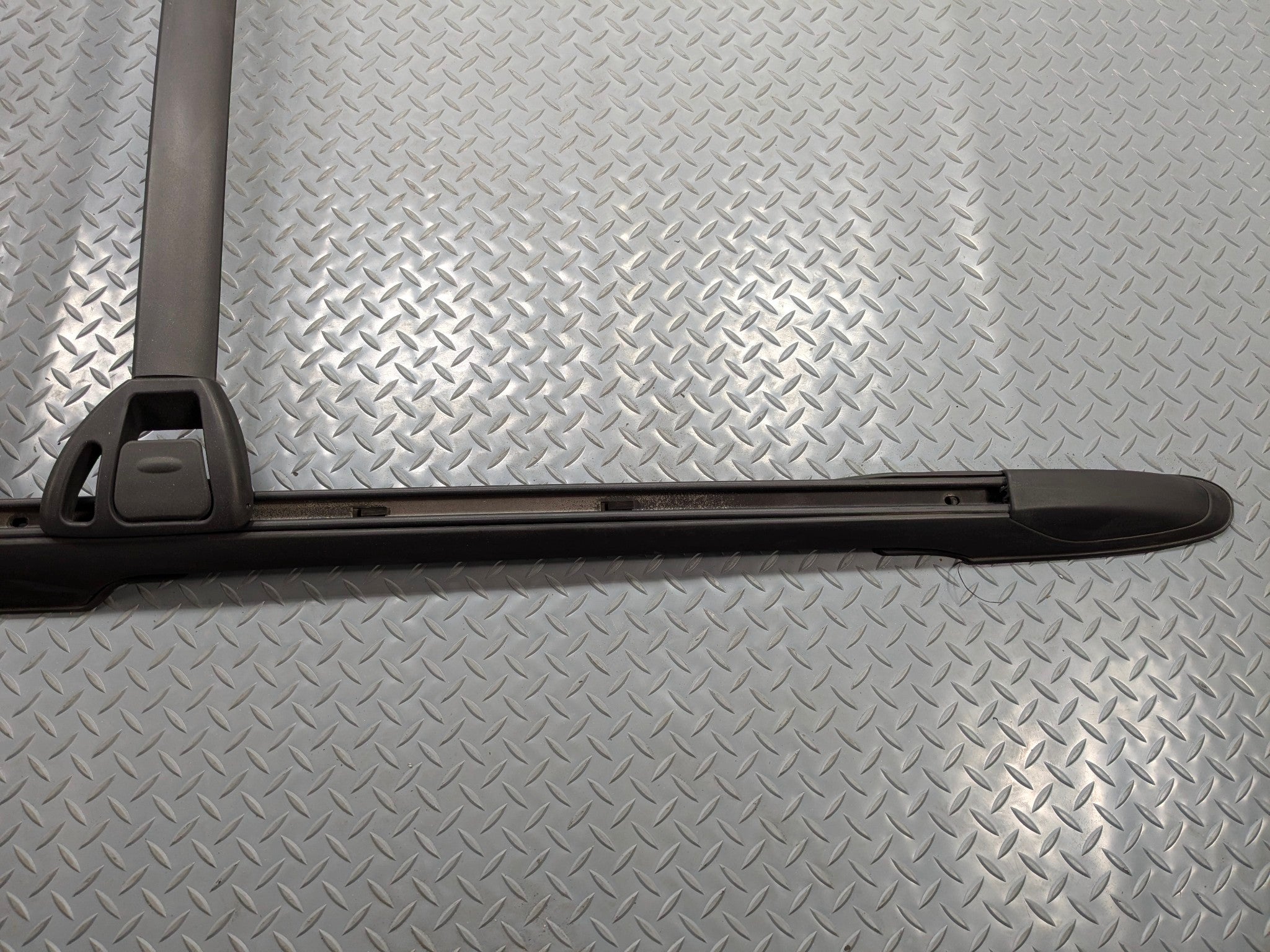 05 - 07 OEM CHEVROLET TRAILBLAZER LEFT RIGHT ROOF LUGGAGE CROSS BAR RAIL RACK