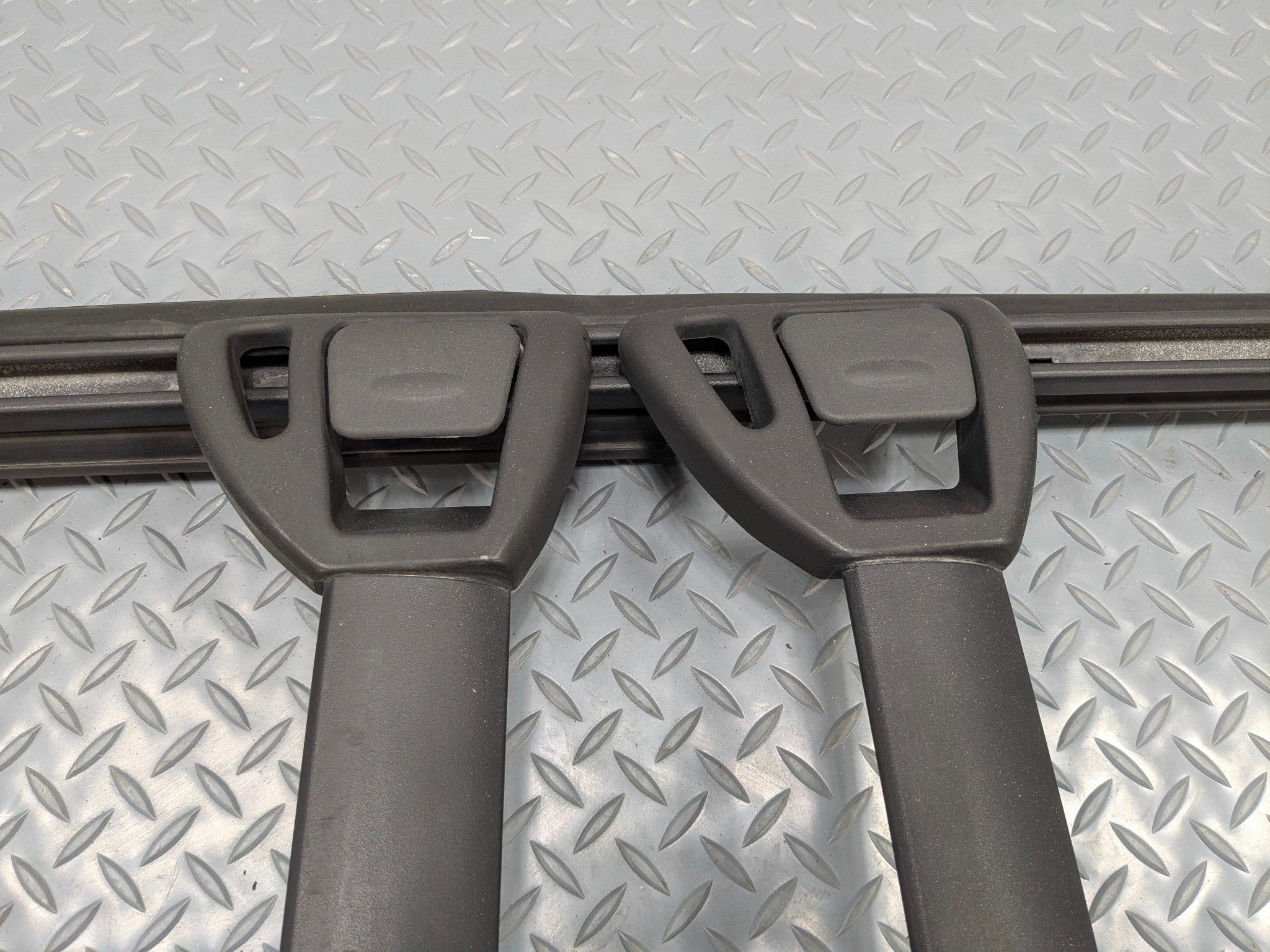 05 - 07 OEM CHEVROLET TRAILBLAZER LEFT RIGHT ROOF LUGGAGE CROSS BAR RAIL RACK