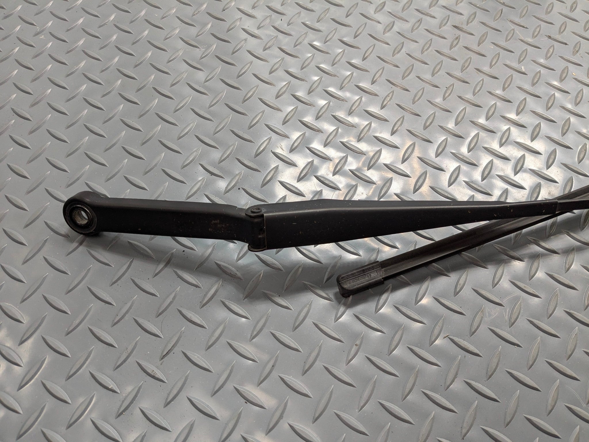 05 - 07 OEM CHEVROLET TRAILBLAZER FRONT LEFT DRIVER SIDE WINDSHIELD WIPER ARM