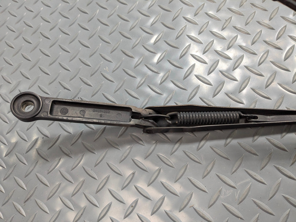 05 - 07 OEM CHEVROLET TRAILBLAZER FRONT LEFT DRIVER SIDE WINDSHIELD WIPER ARM