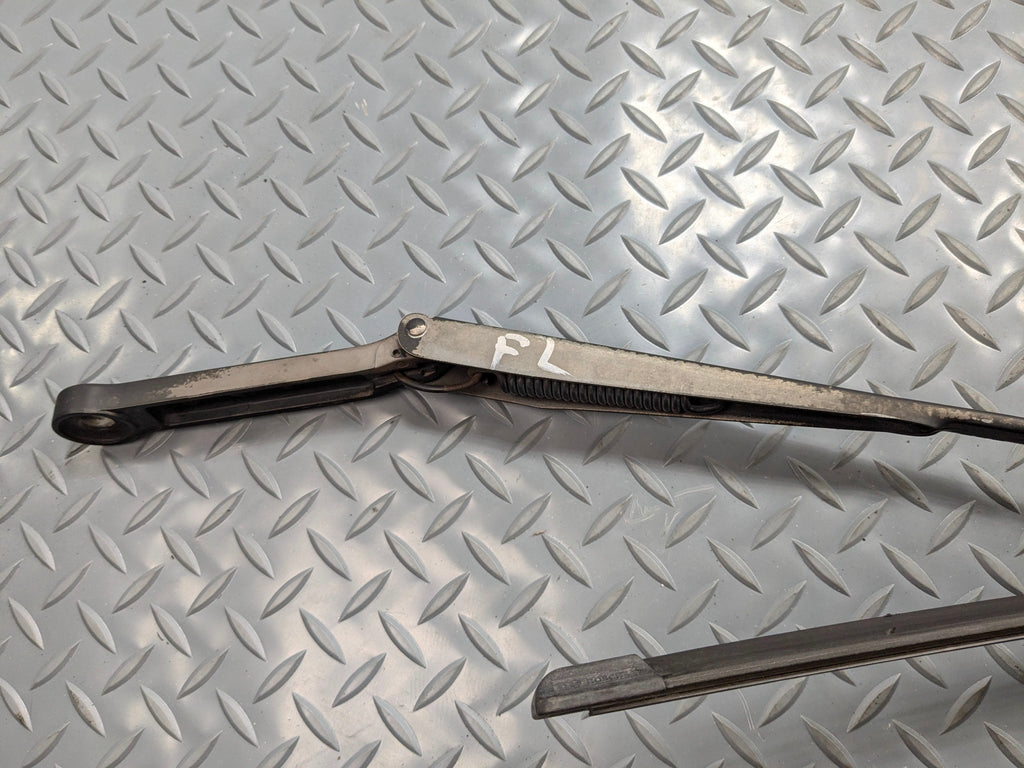 05 - 07 OEM CHEVROLET TRAILBLAZER FRONT LEFT DRIVER SIDE WINDSHIELD WIPER ARM