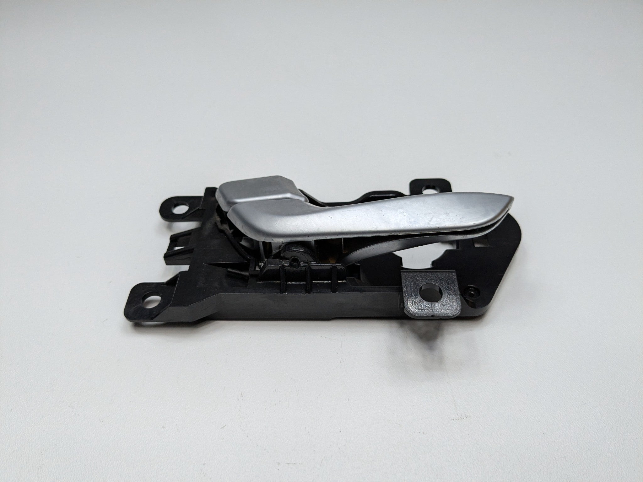 2013 - 2019 OEM HYUNDAI SANTA FE FRONT LEFT DRIVER SIDE INTERIOR DOOR HANDLE