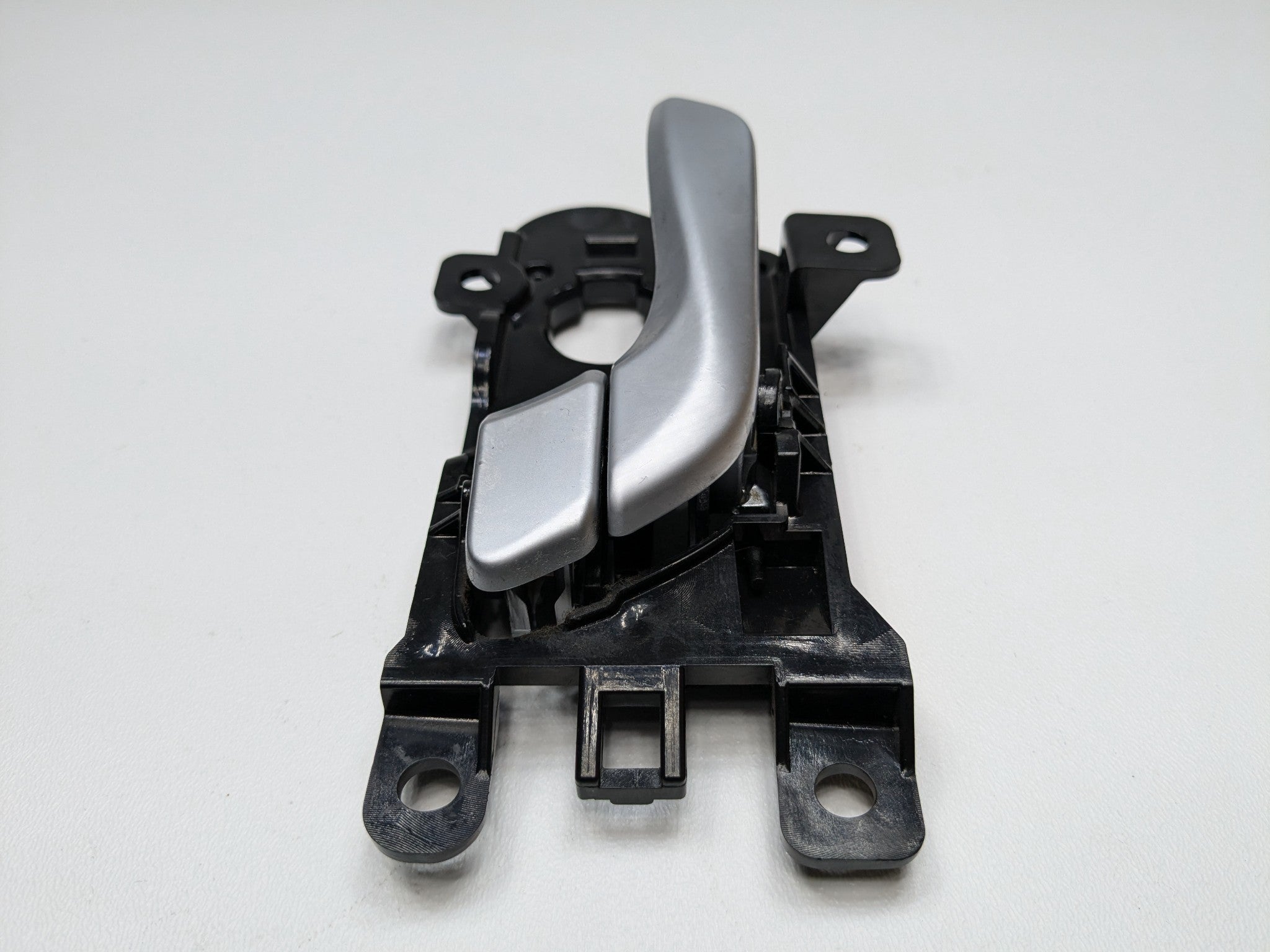 2013 - 2019 OEM HYUNDAI SANTA FE FRONT LEFT DRIVER SIDE INTERIOR DOOR HANDLE