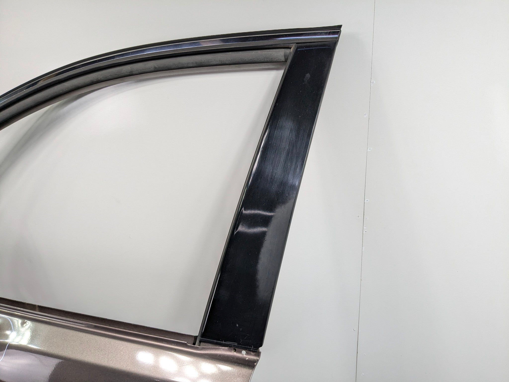 2013 - 2019 OEM HYUNDAI SANTA FE FRONT LEFT DRIVER SIDE DOOR SHELL PANEL N9N