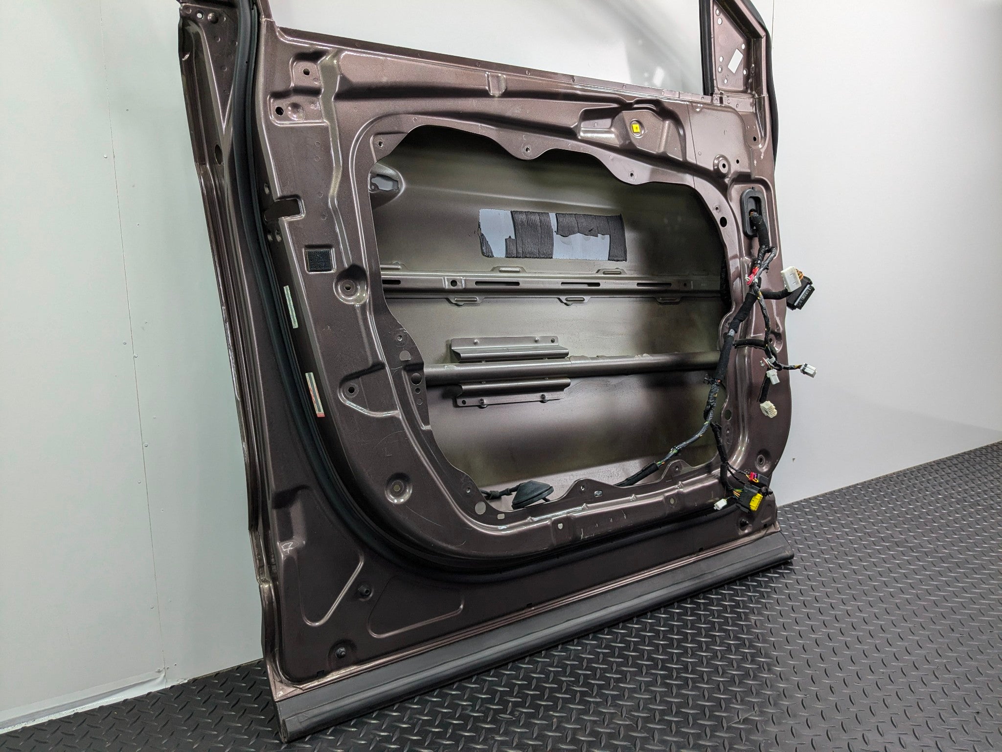 2013 - 2019 OEM HYUNDAI SANTA FE FRONT LEFT DRIVER SIDE DOOR SHELL PANEL N9N