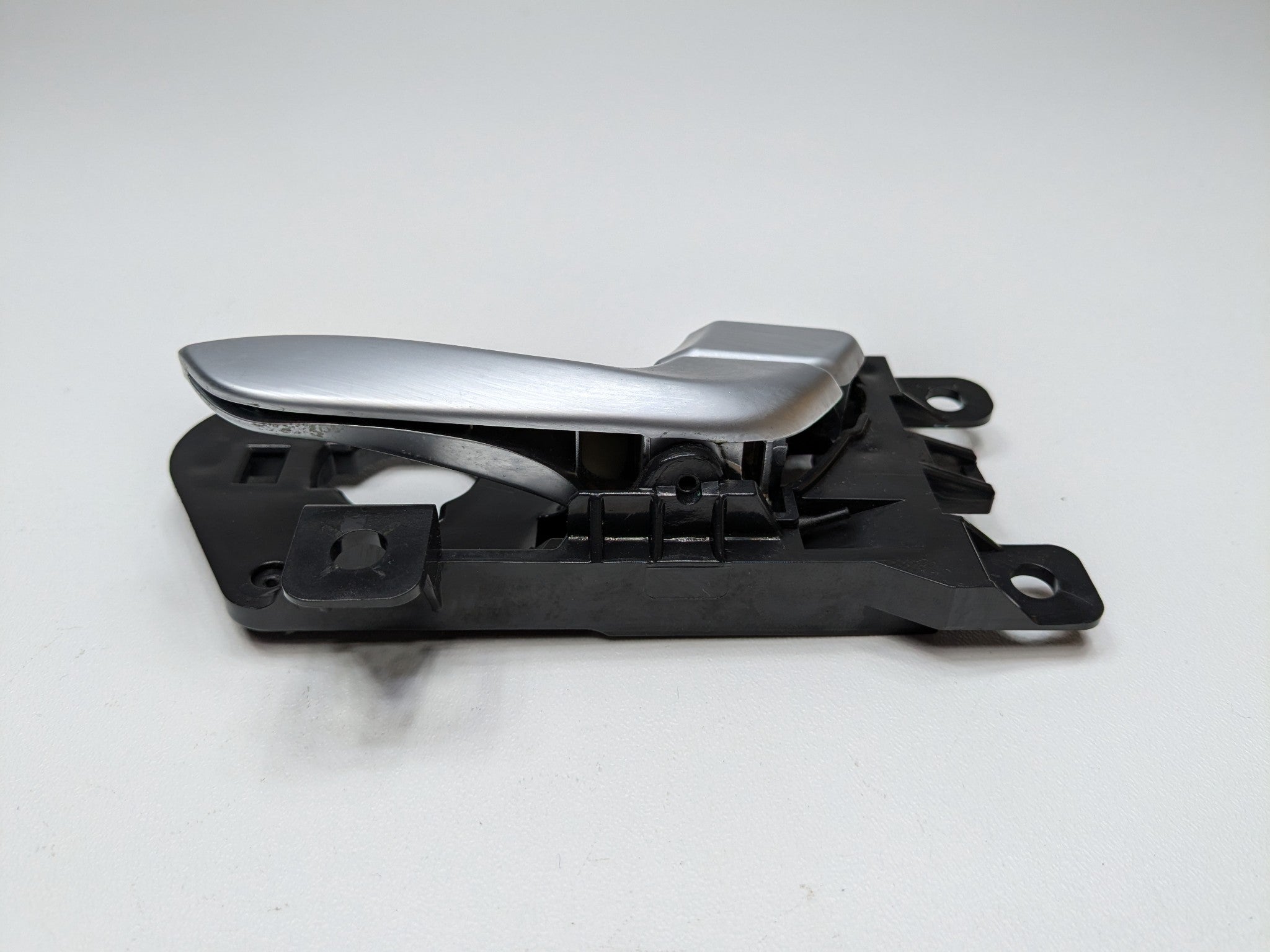 2013 - 2019 OEM HYUNDAI SANTA FE REAR RIGHT PASSENGER SIDE INTERIOR DOOR HANDLE
