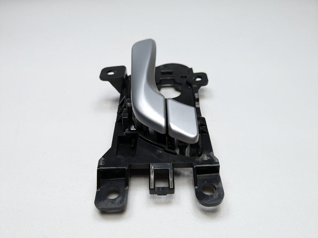 2013 - 2019 OEM HYUNDAI SANTA FE FRONT RIGHT PASSENGER SIDE INTERIOR DOOR HANDLE