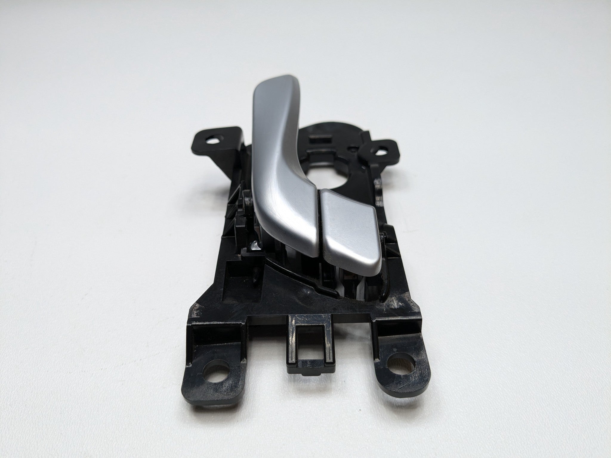 2013 - 2019 OEM HYUNDAI SANTA FE FRONT RIGHT PASSENGER SIDE INTERIOR DOOR HANDLE