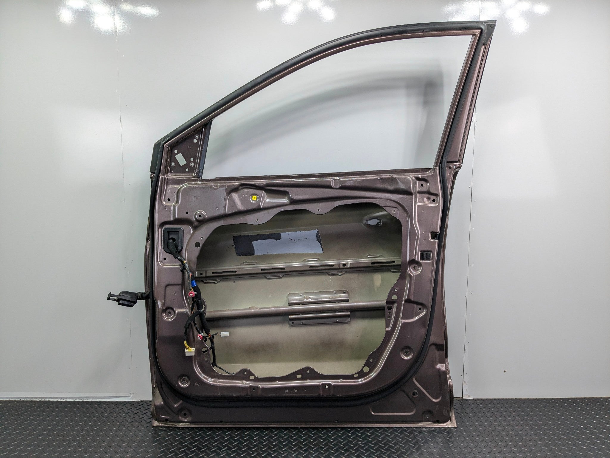 2013 - 2019 OEM HYUNDAI SANTA FE FRONT RIGHT PASSENGER SIDE DOOR SHELL PANEL N9N