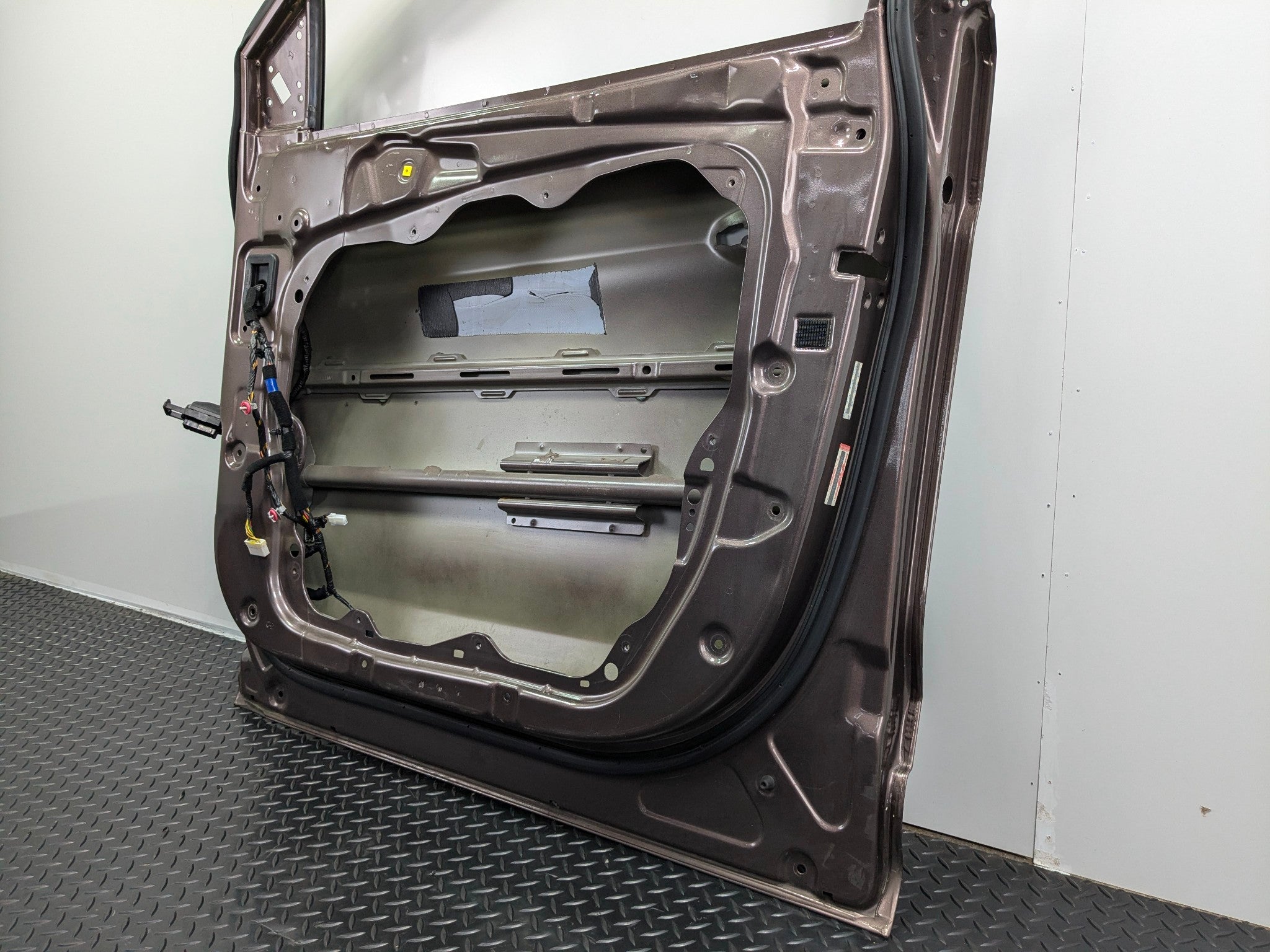 2013 - 2019 OEM HYUNDAI SANTA FE FRONT RIGHT PASSENGER SIDE DOOR SHELL PANEL N9N