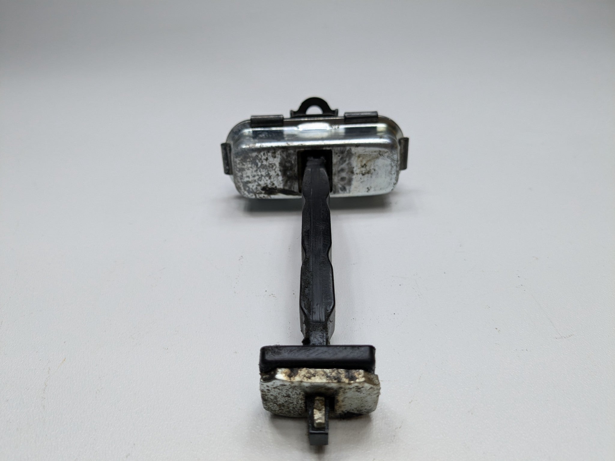 2013 - 2019 OEM HYUNDAI SANTA FE FRONT LEFT DRIVER SIDE DOOR CHECK STRAP STOPPER